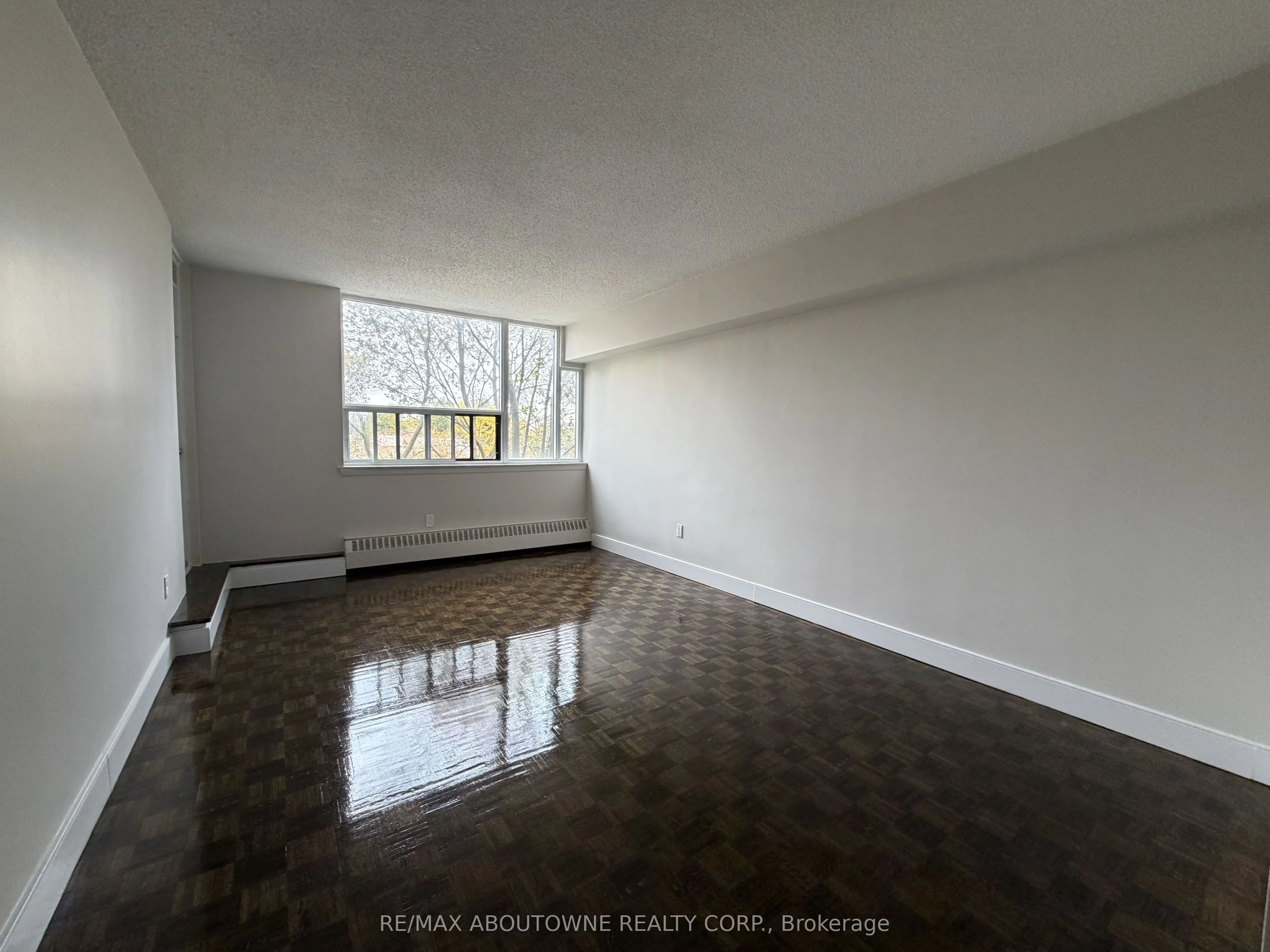 145 Wellington Street W #310