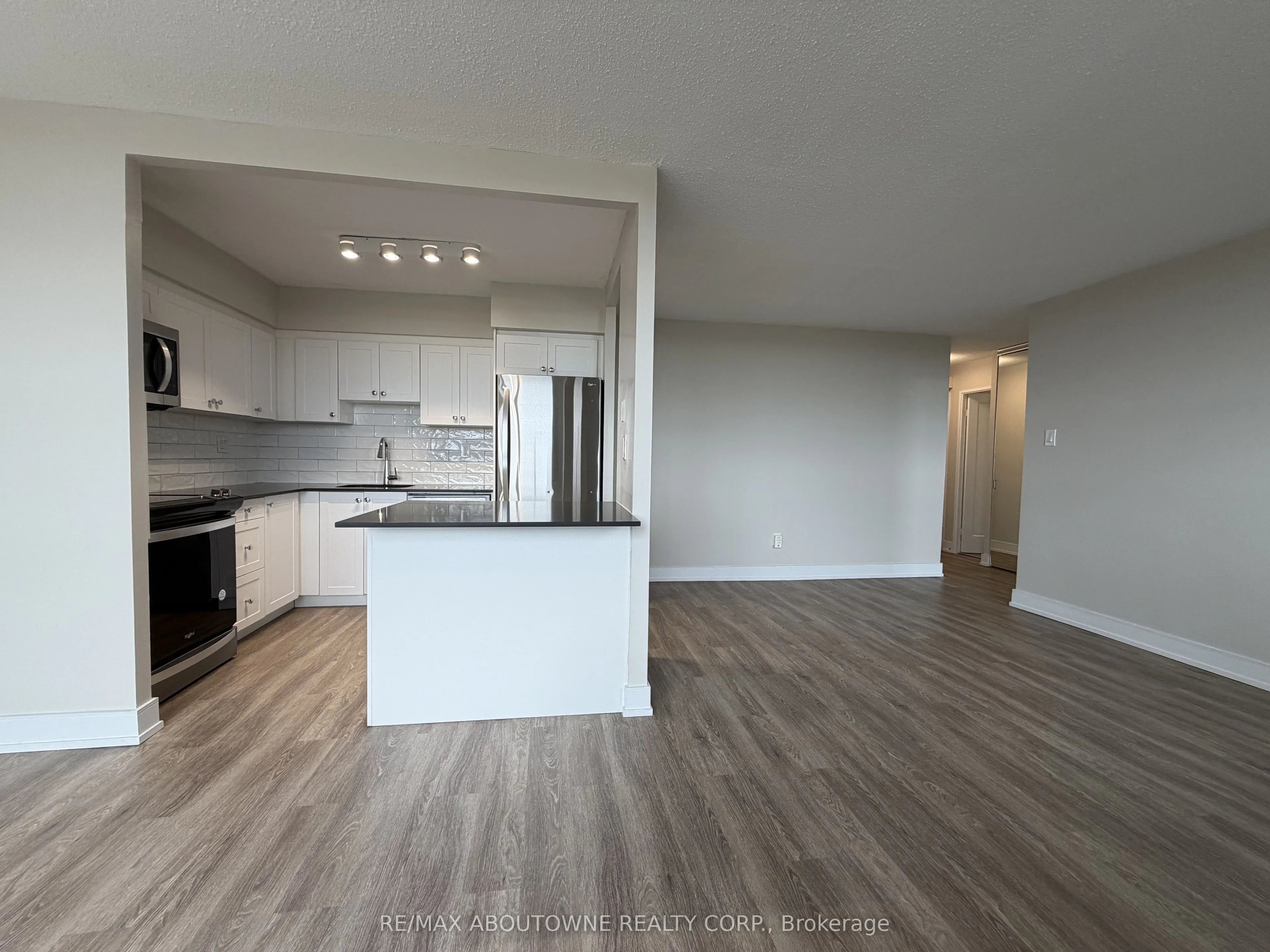 147 Wellington Street W #716