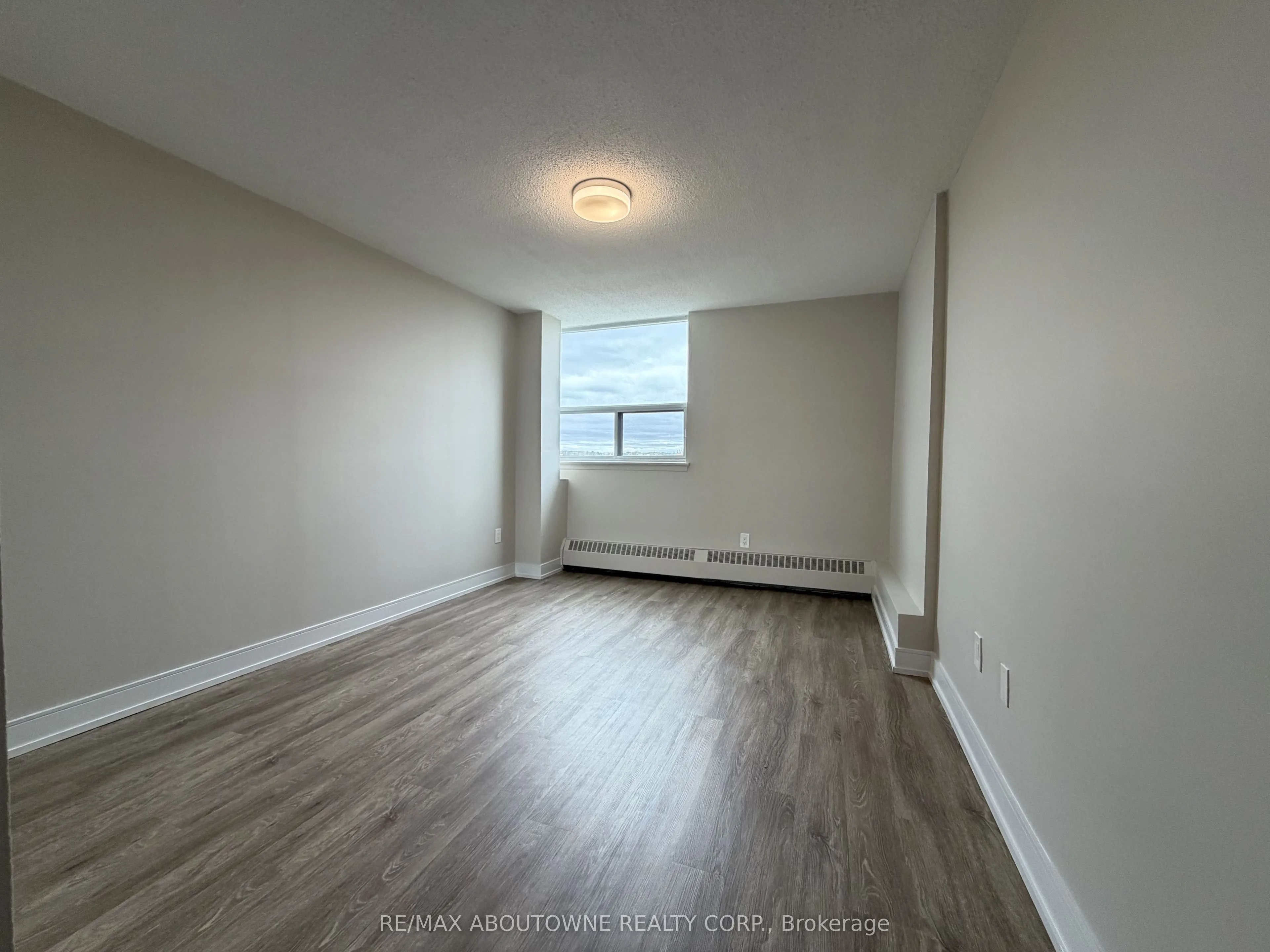 147 Wellington Street W #716