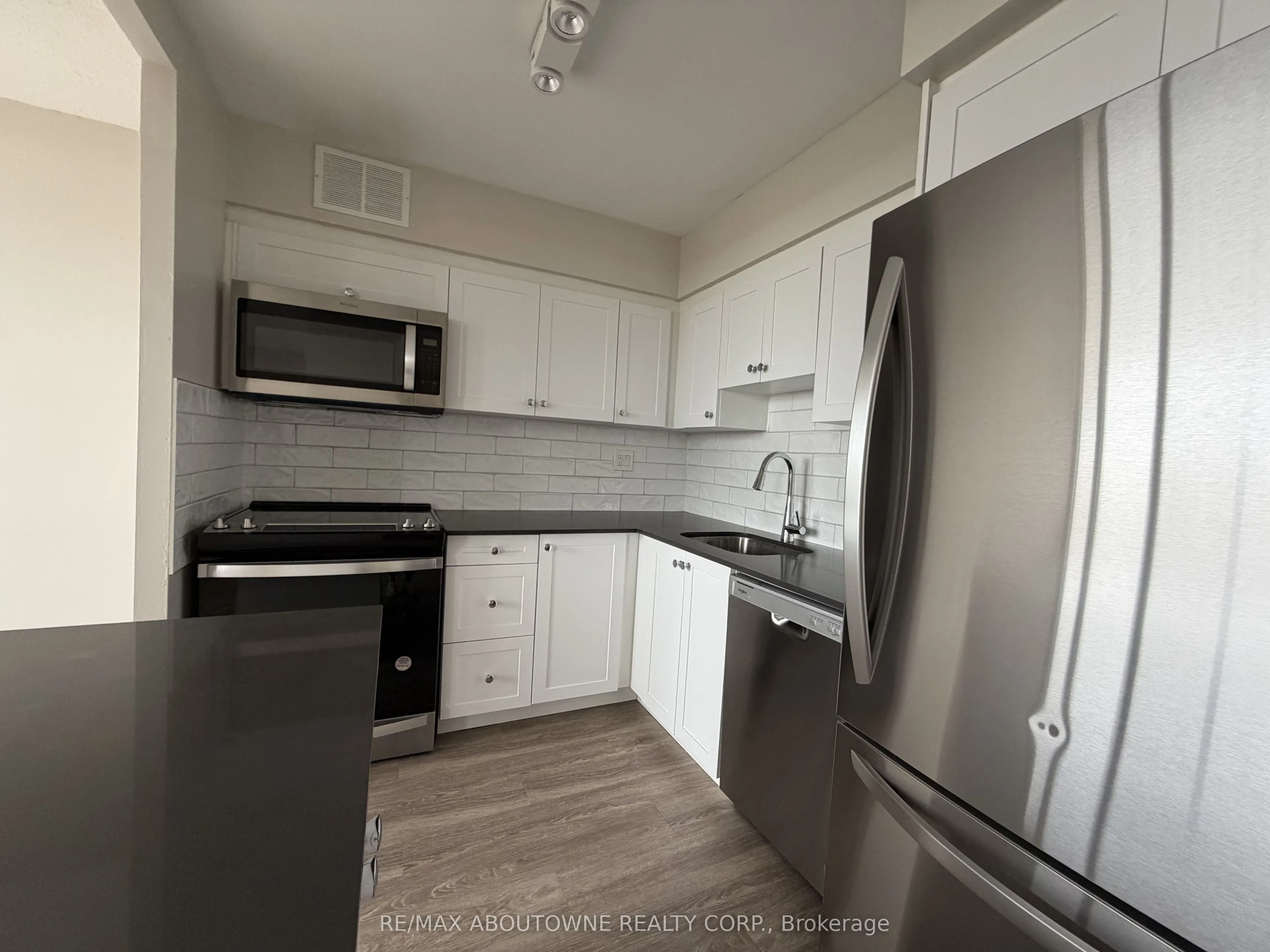 147 Wellington Street W #716