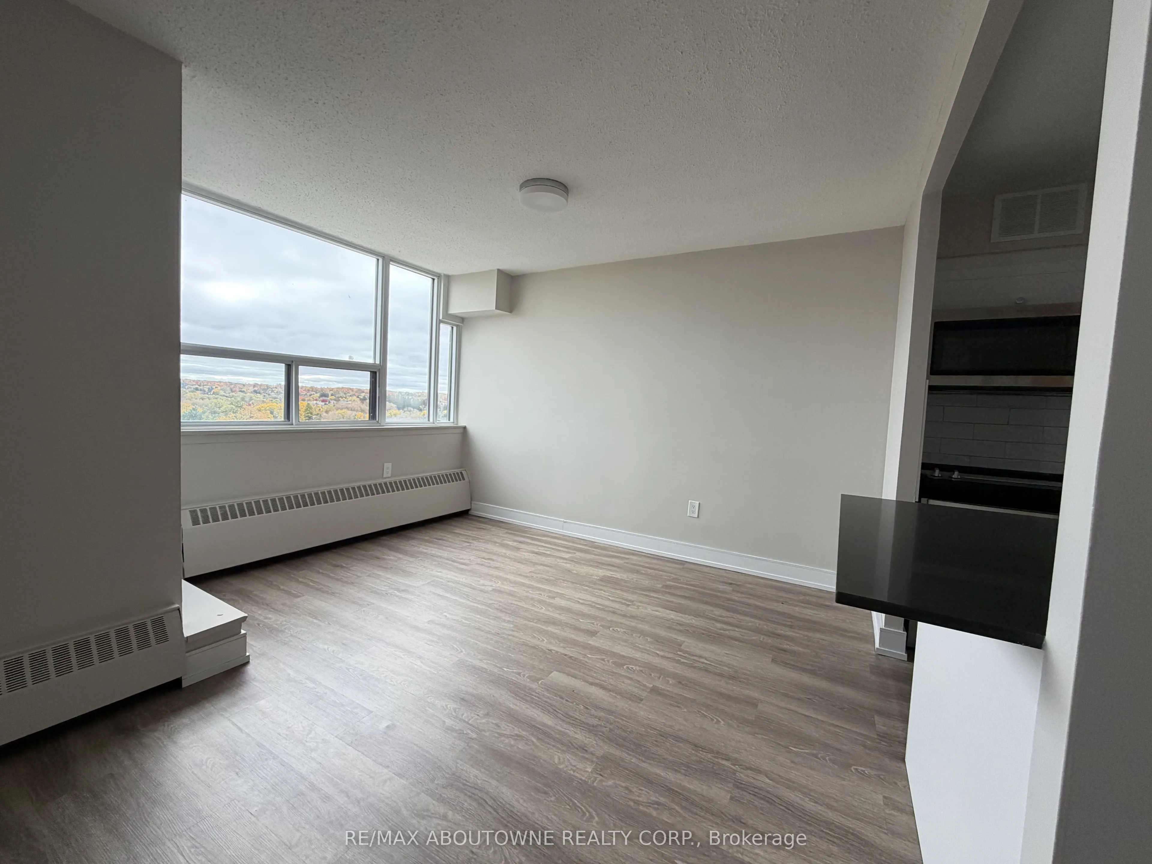 147 Wellington Street W #716