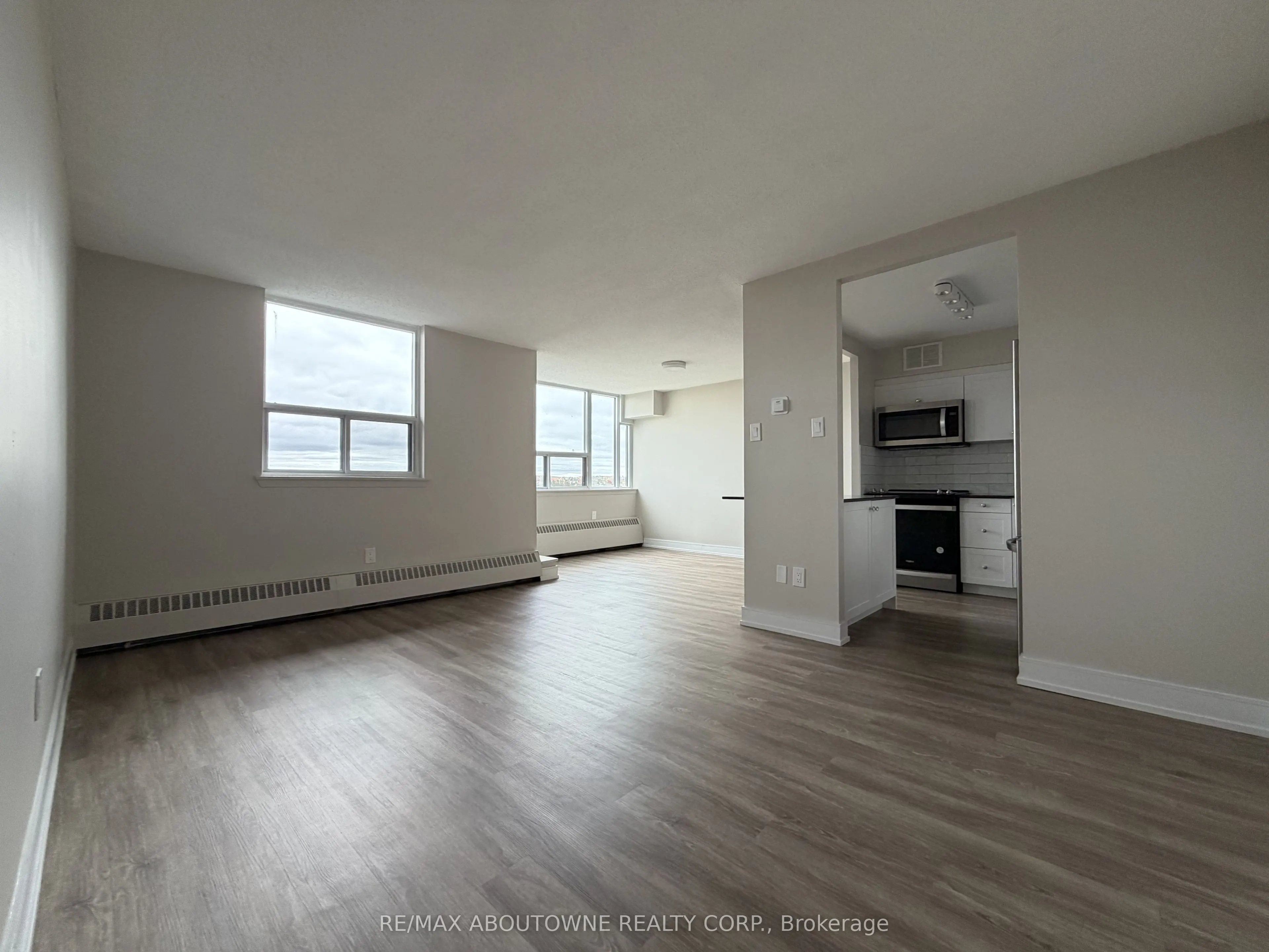 147 Wellington Street W #716