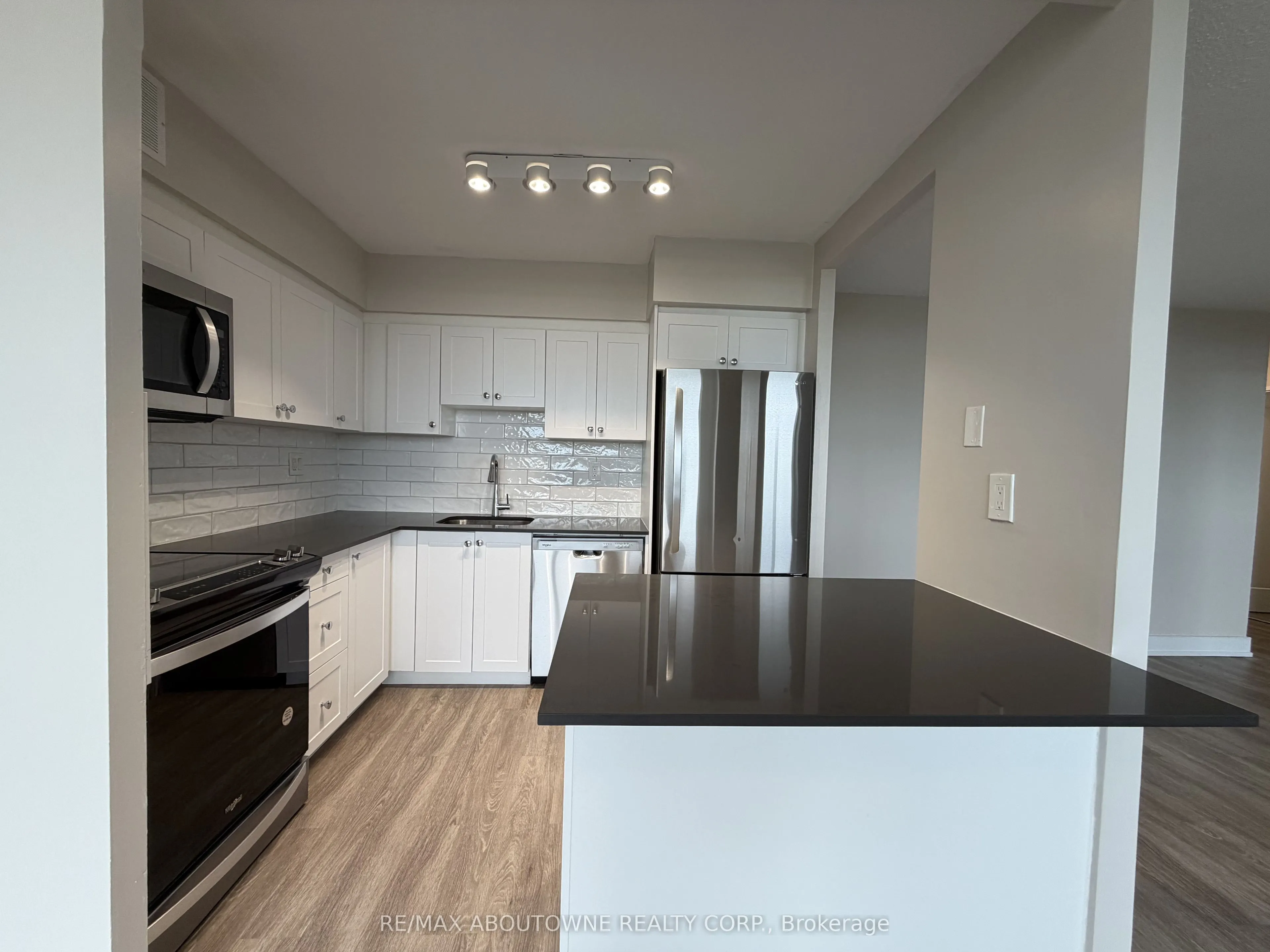 147 Wellington Street W #716
