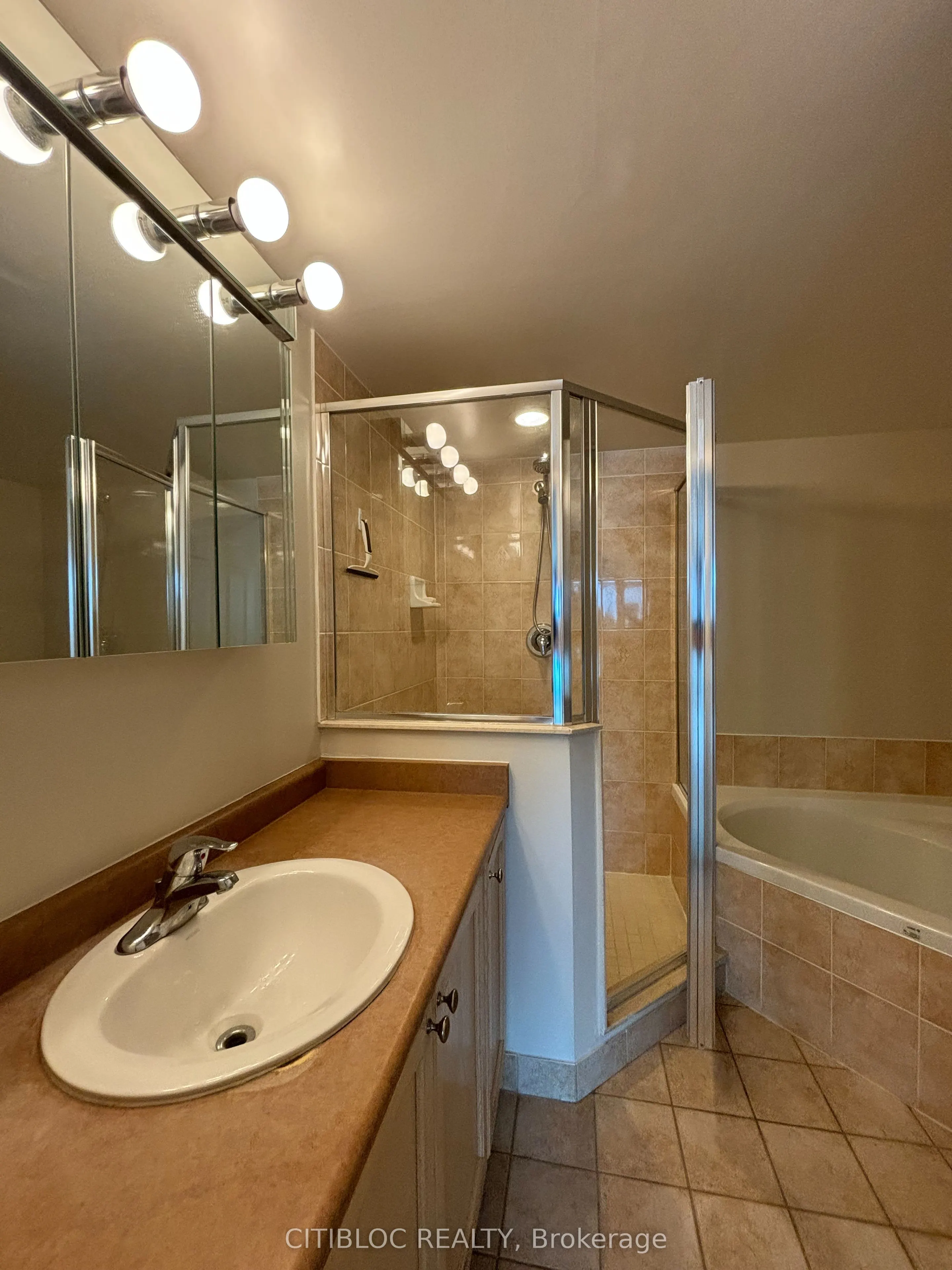 23 Oneida Crescent #708