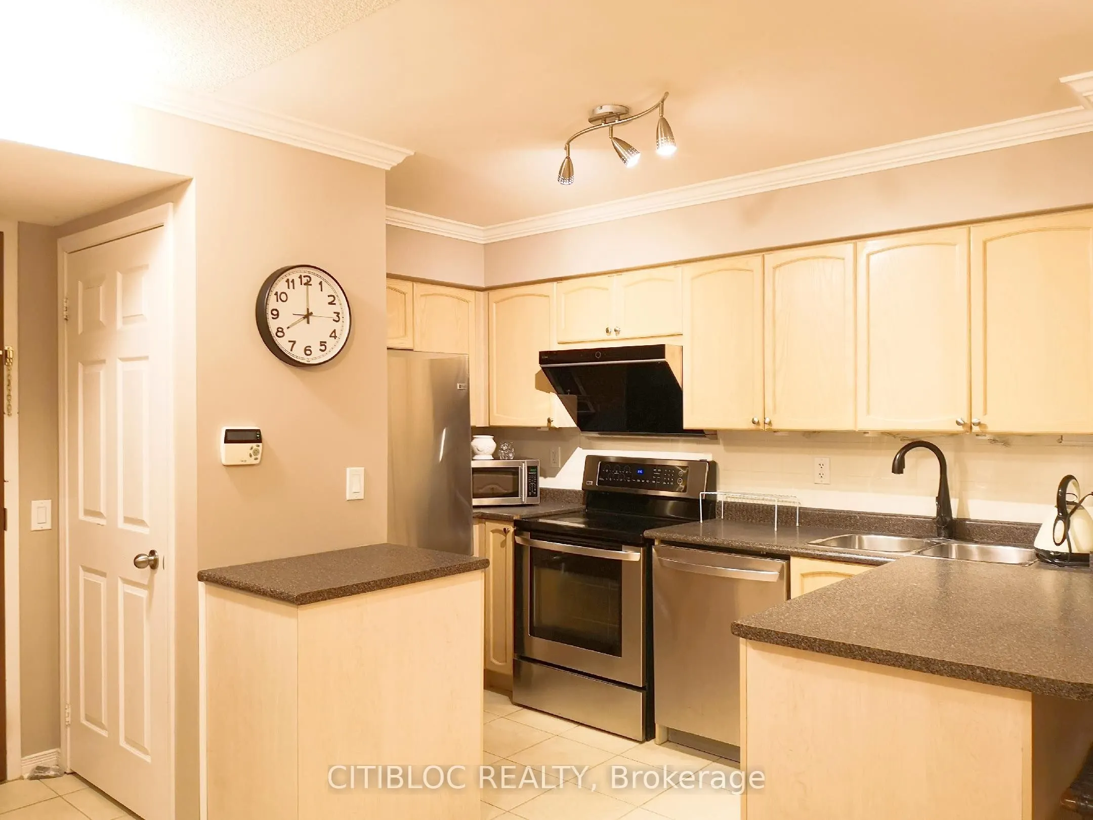 23 Oneida Crescent #708