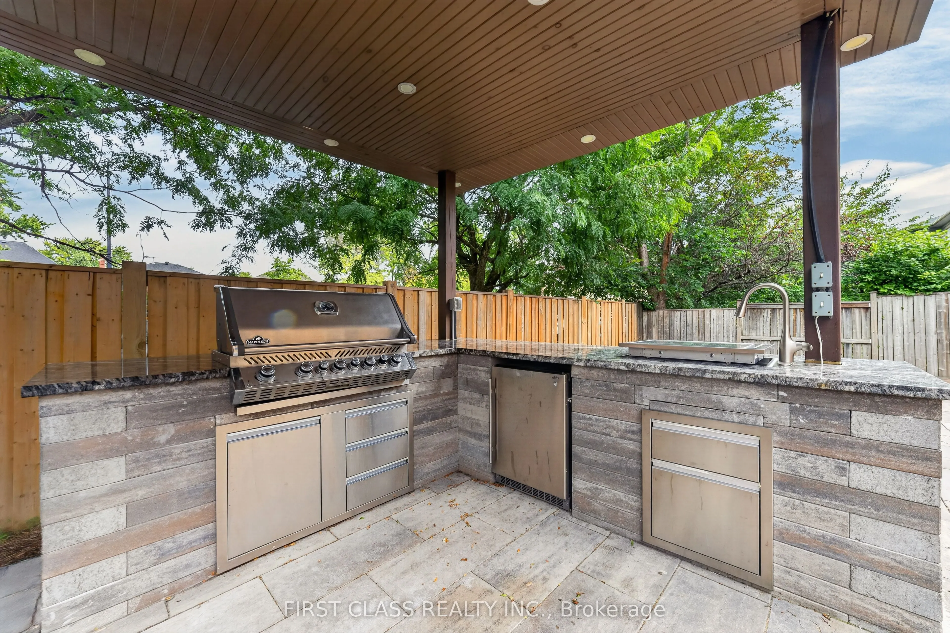 67 Black Walnut Crescent