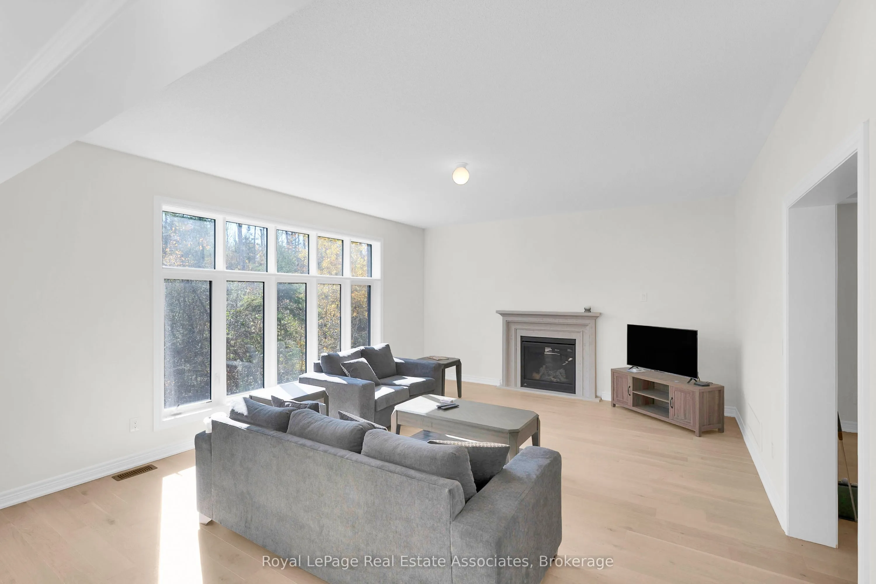 1418 Davis Loop