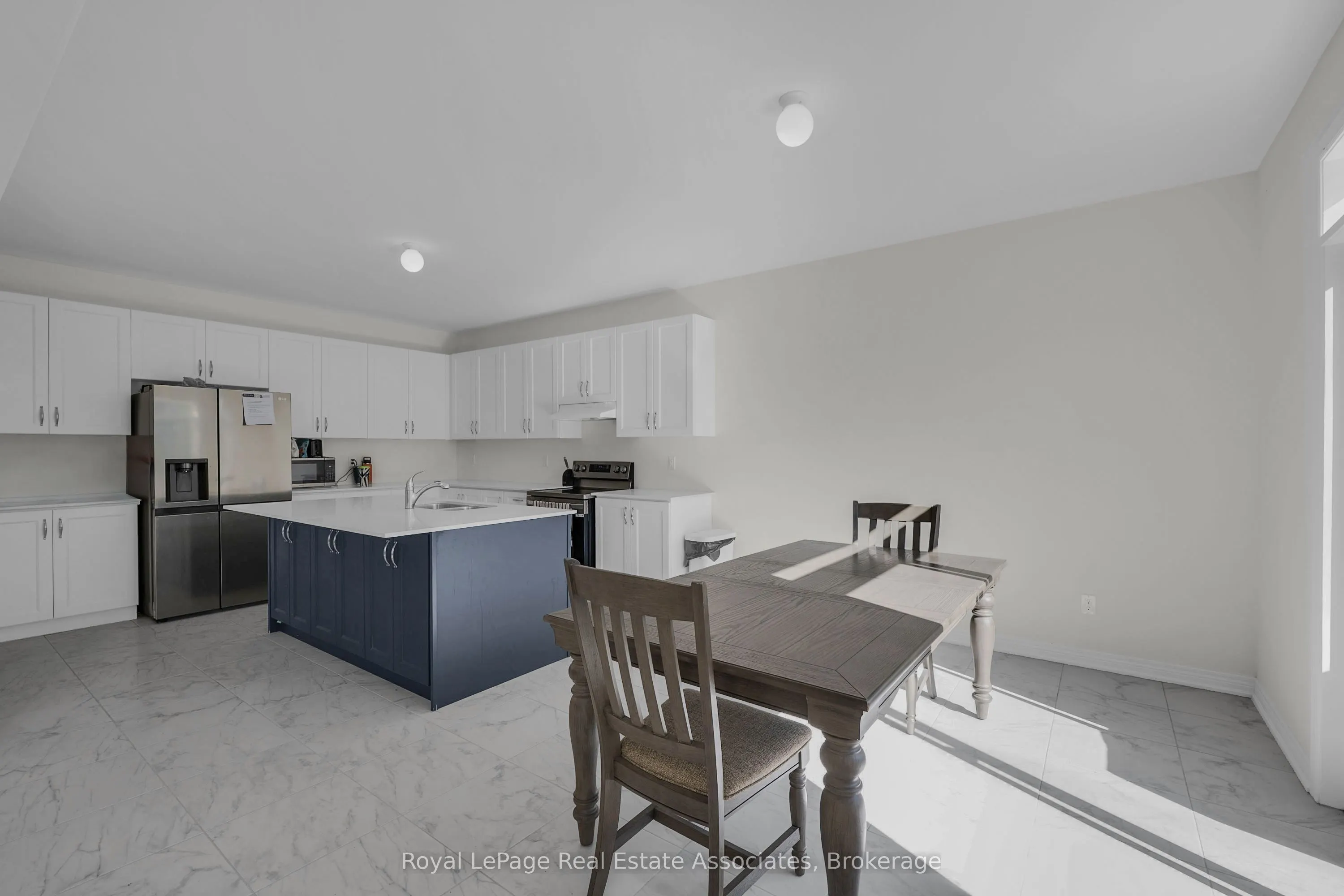 1418 Davis Loop