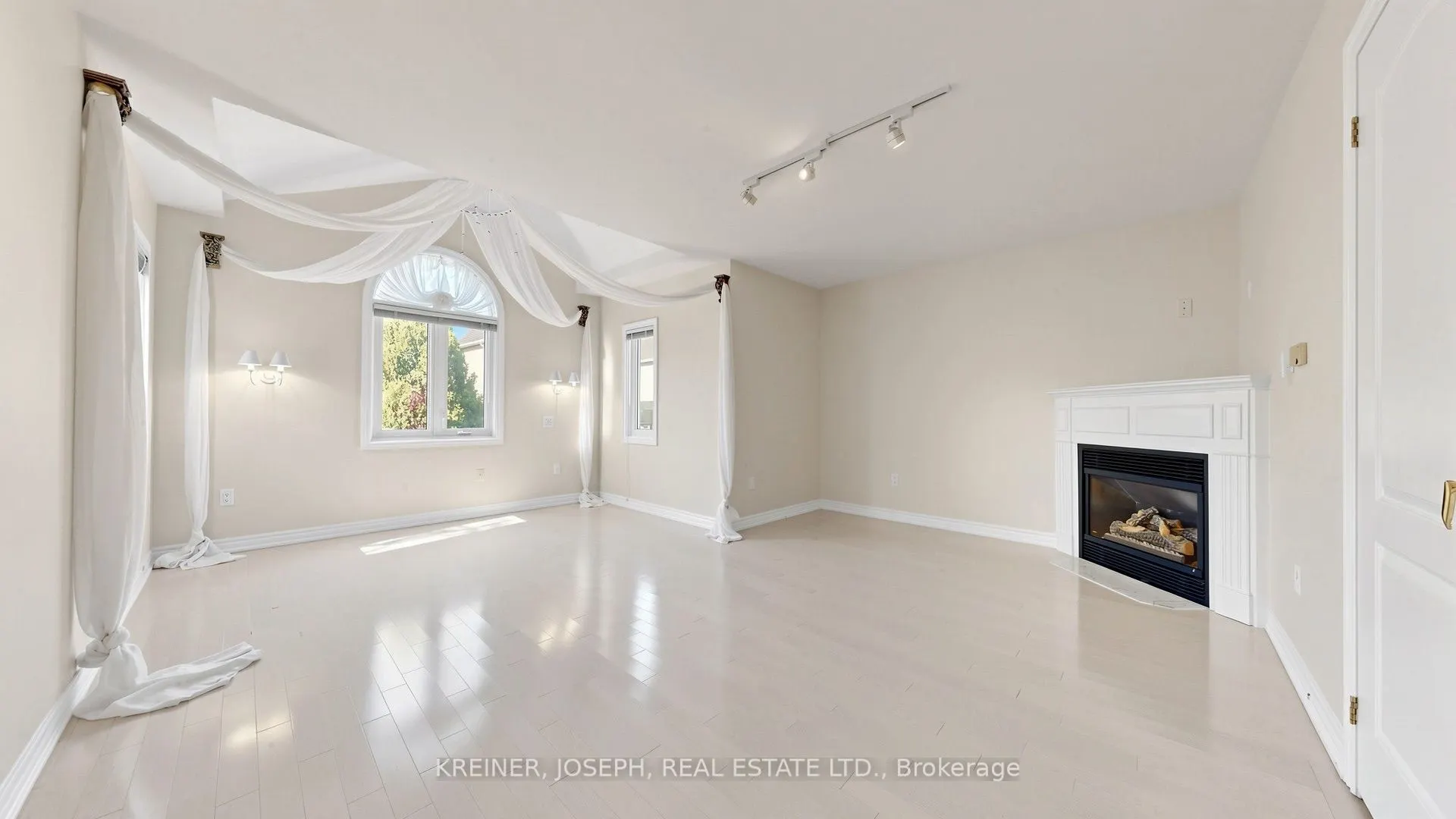102 Mojave Crescent