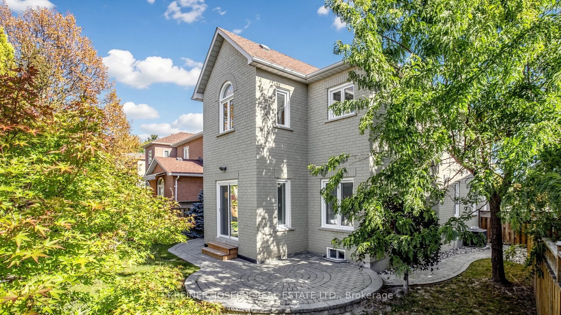 102 Mojave Crescent