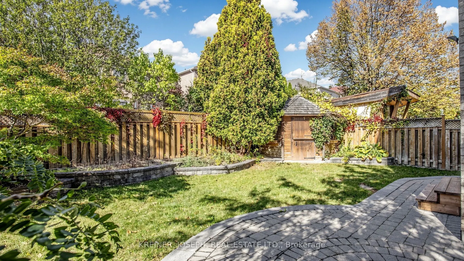 102 Mojave Crescent