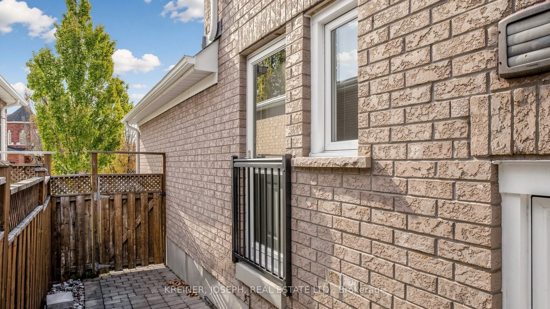 102 Mojave Crescent