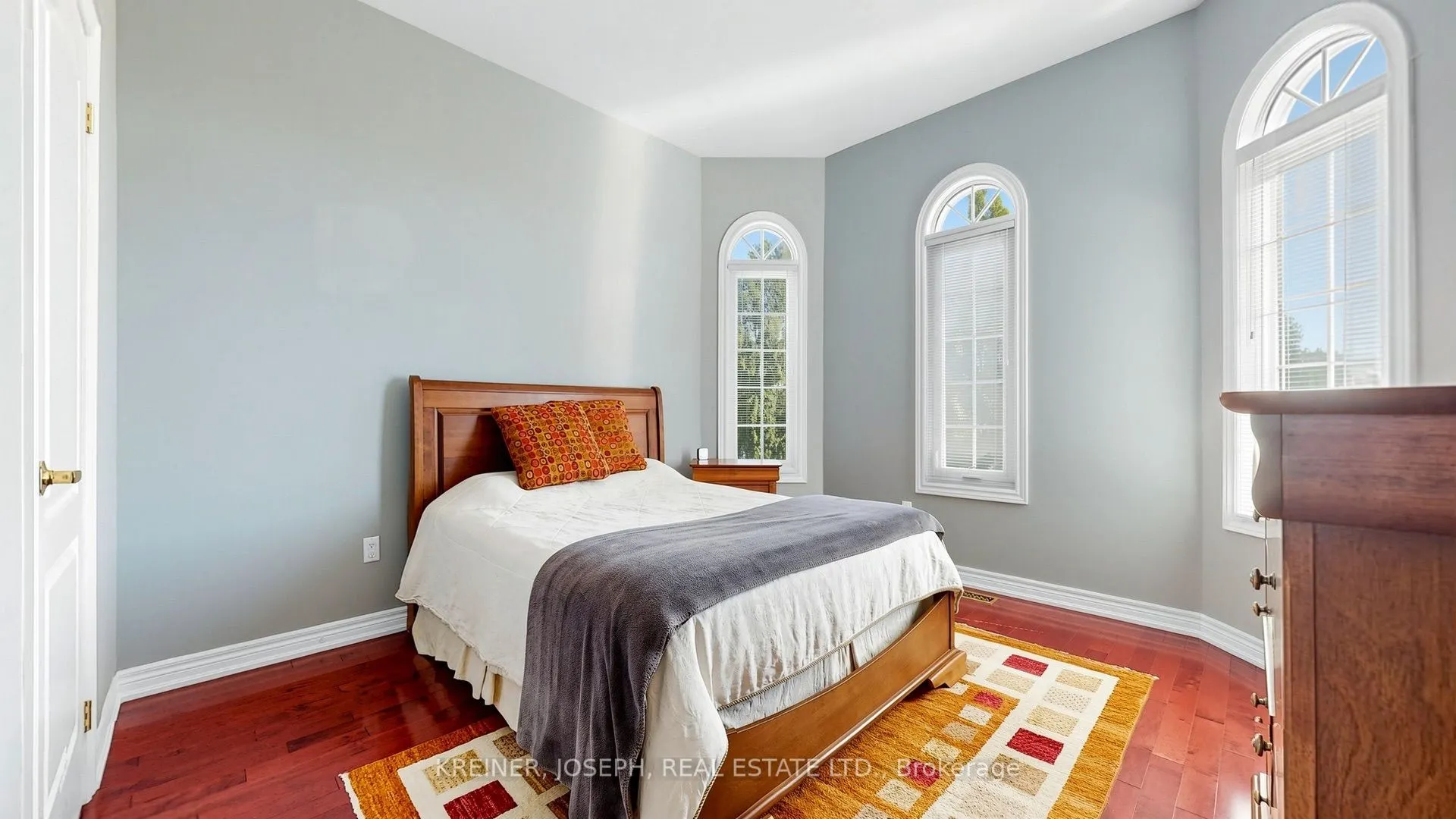 102 Mojave Crescent