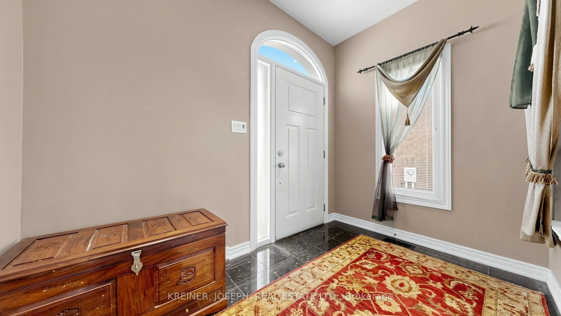 102 Mojave Crescent