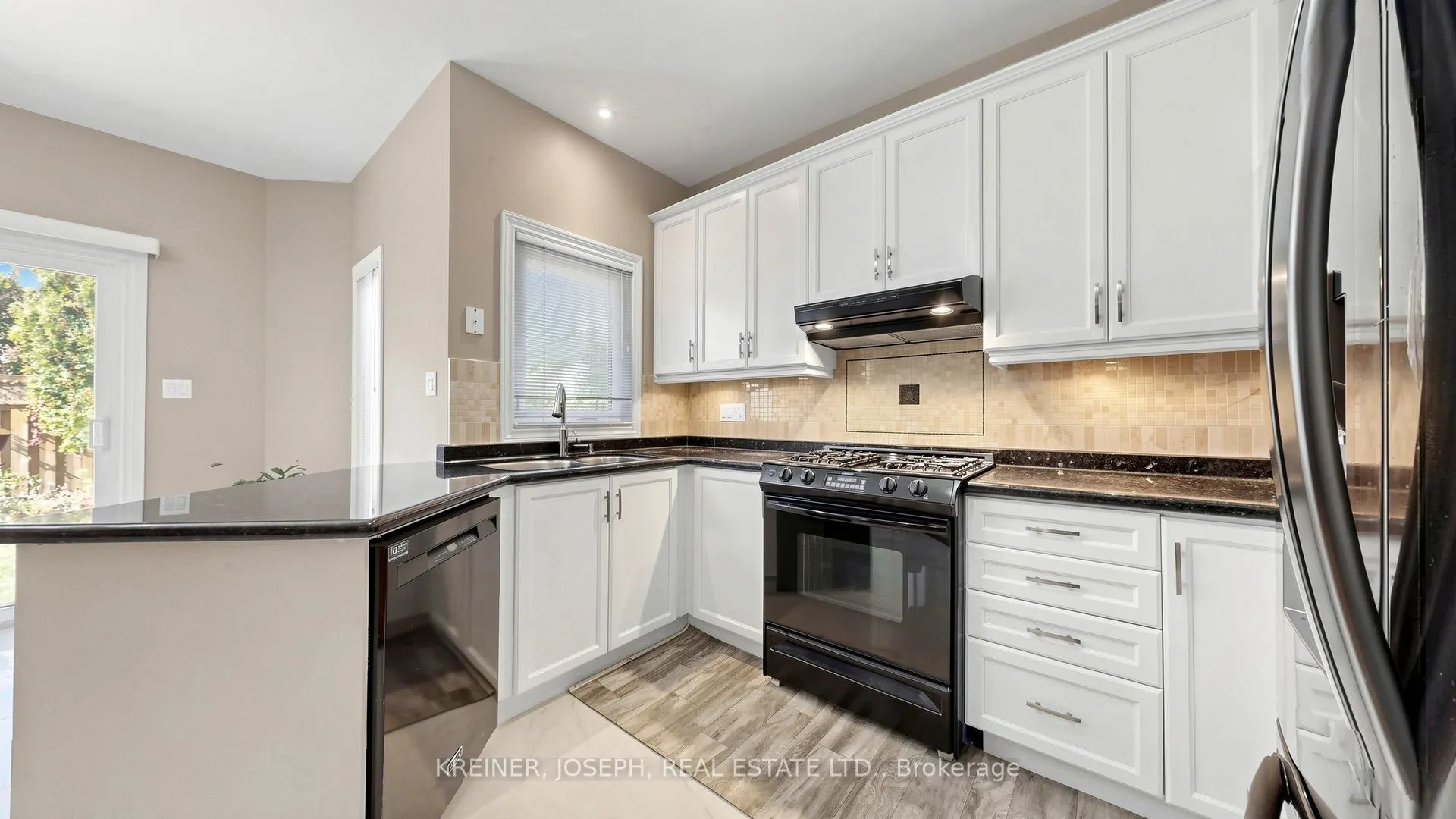 102 Mojave Crescent