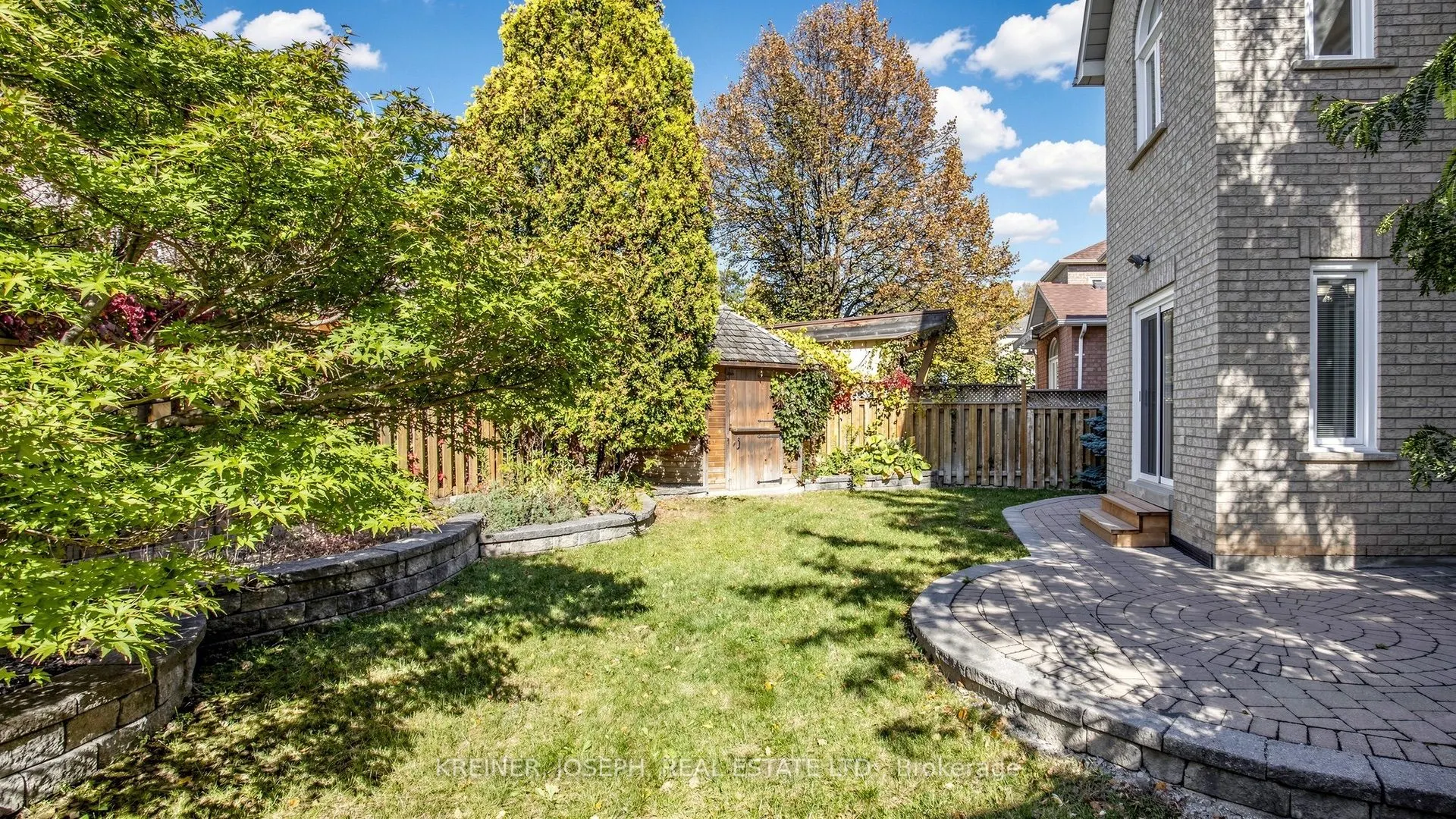 102 Mojave Crescent