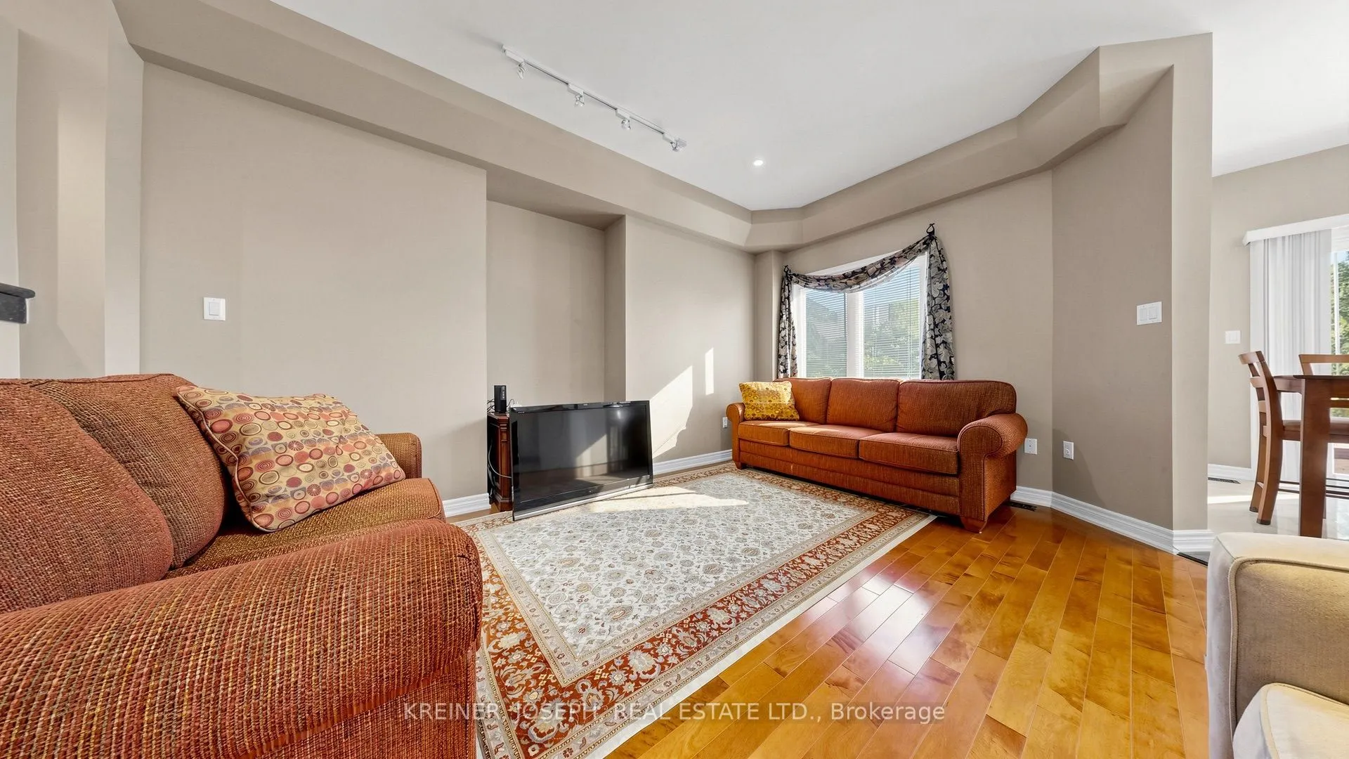 102 Mojave Crescent