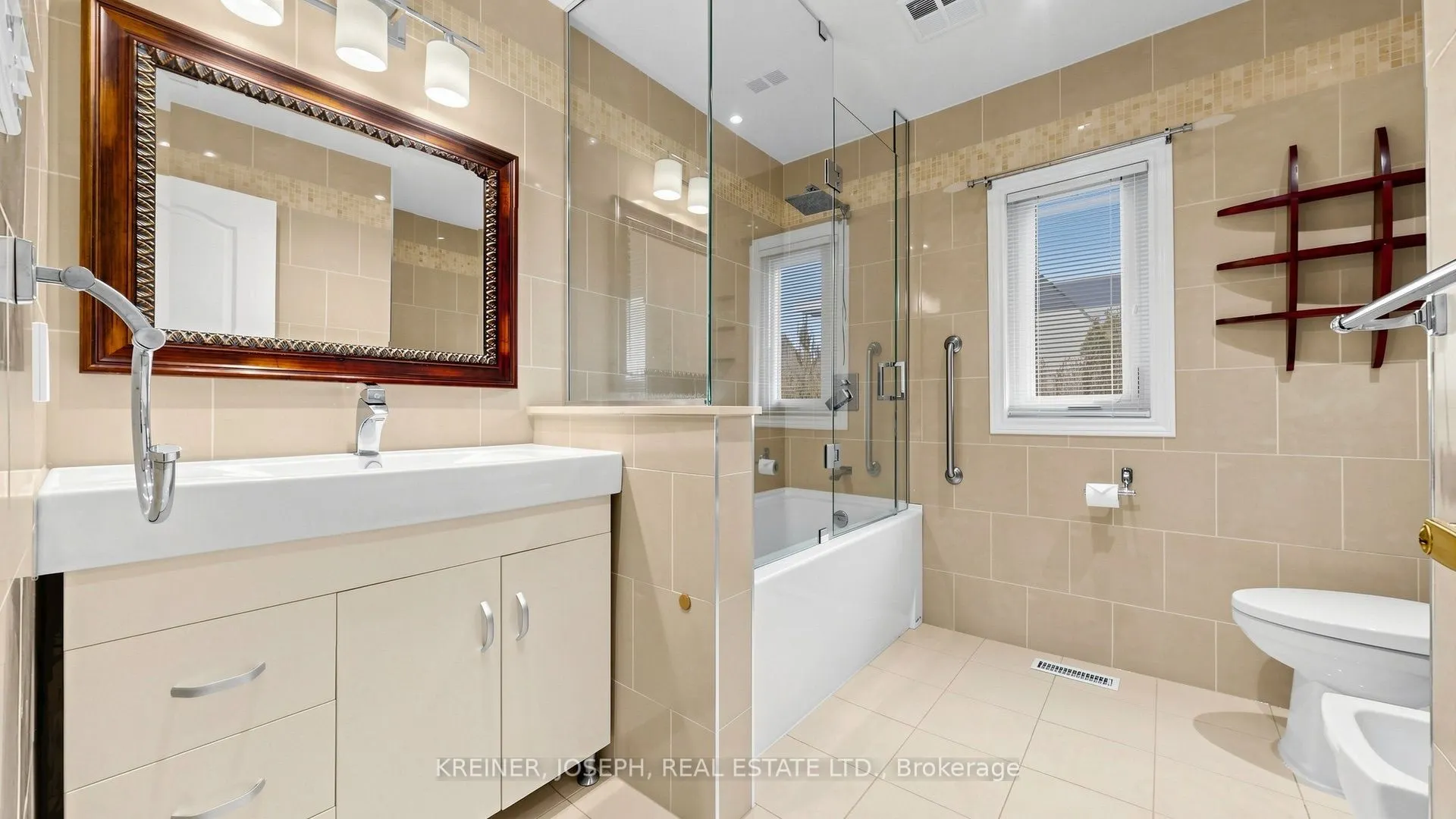 102 Mojave Crescent