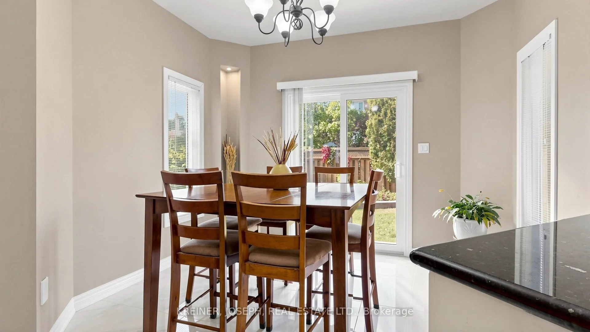 102 Mojave Crescent