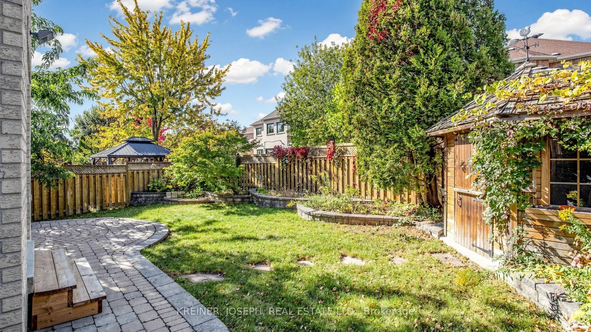 102 Mojave Crescent