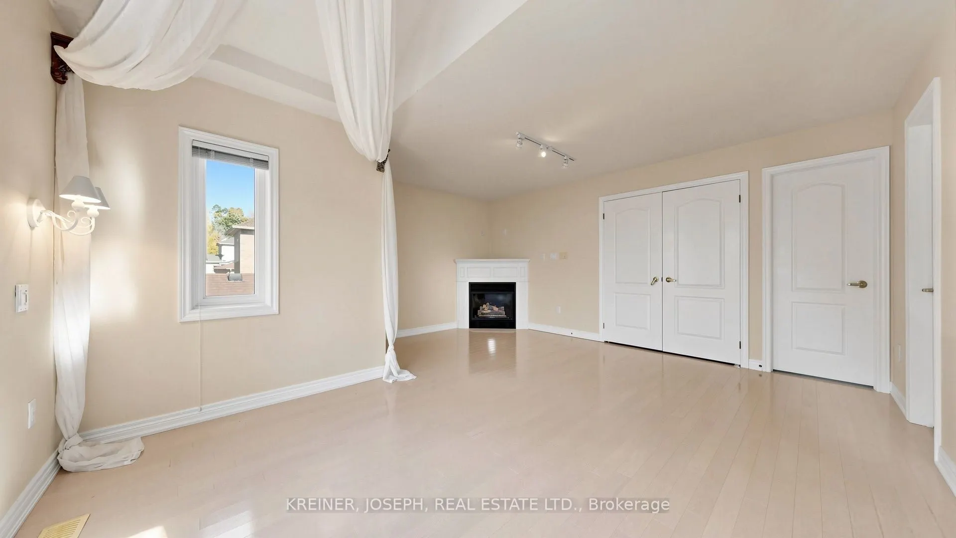 102 Mojave Crescent