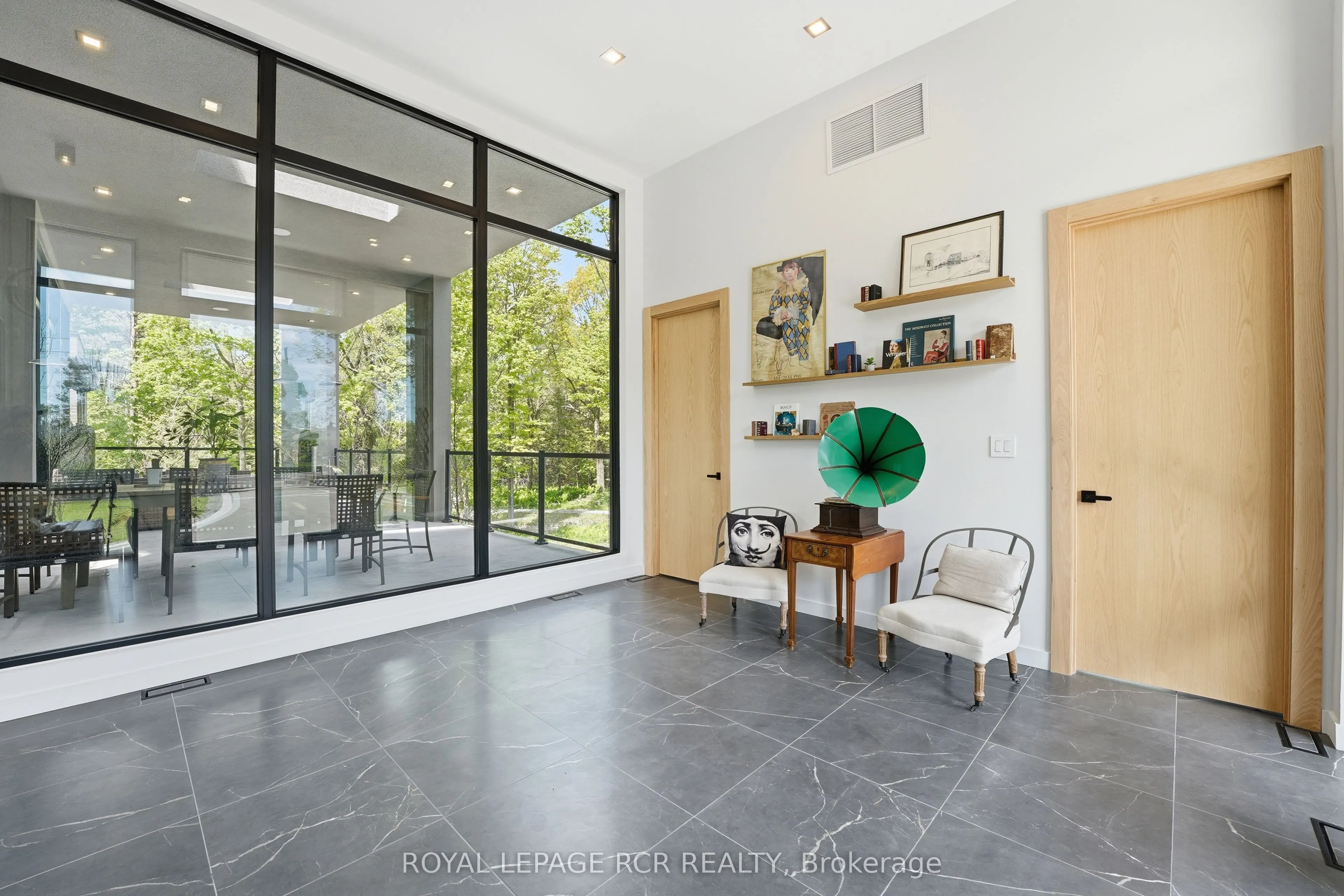 3404 Vivian Road