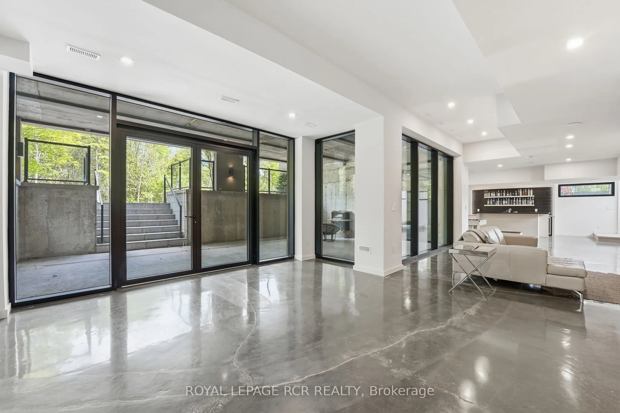 3404 Vivian Road
