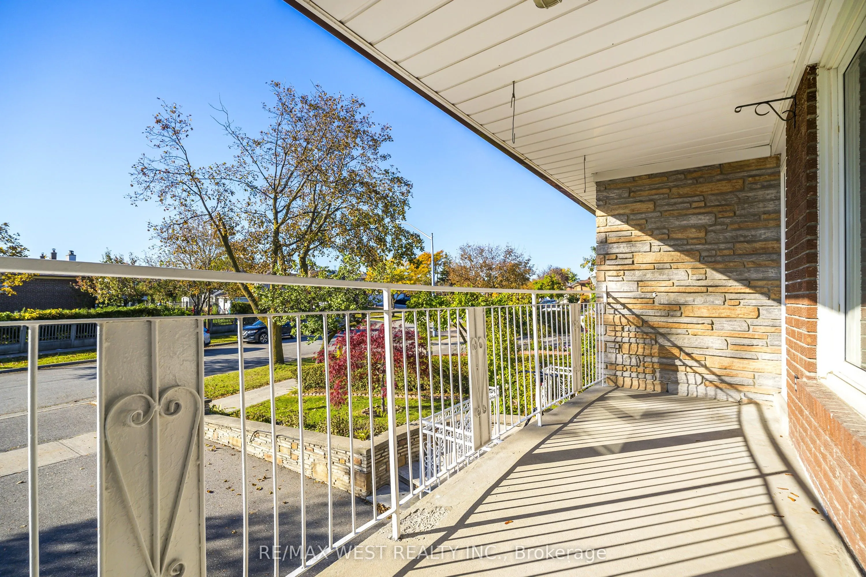112 Harris Crescent