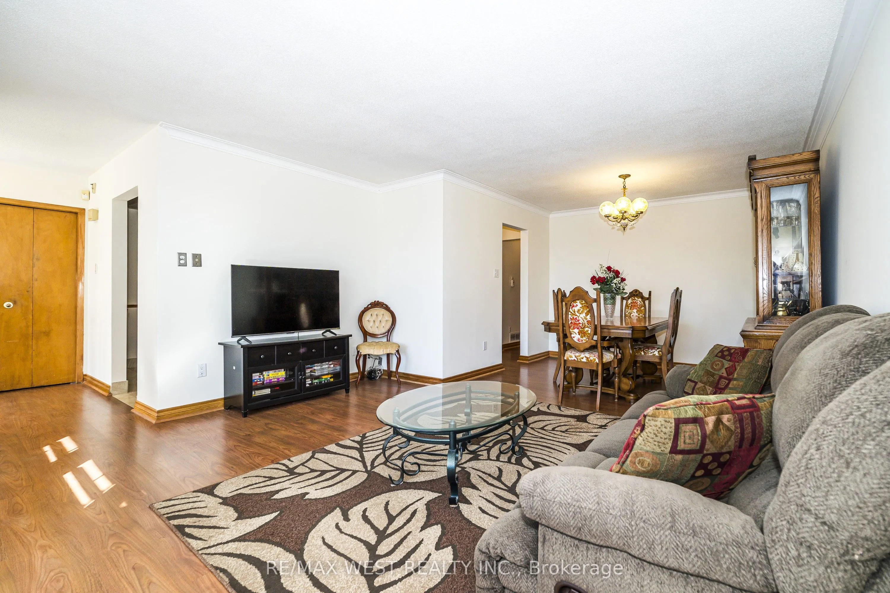 112 Harris Crescent