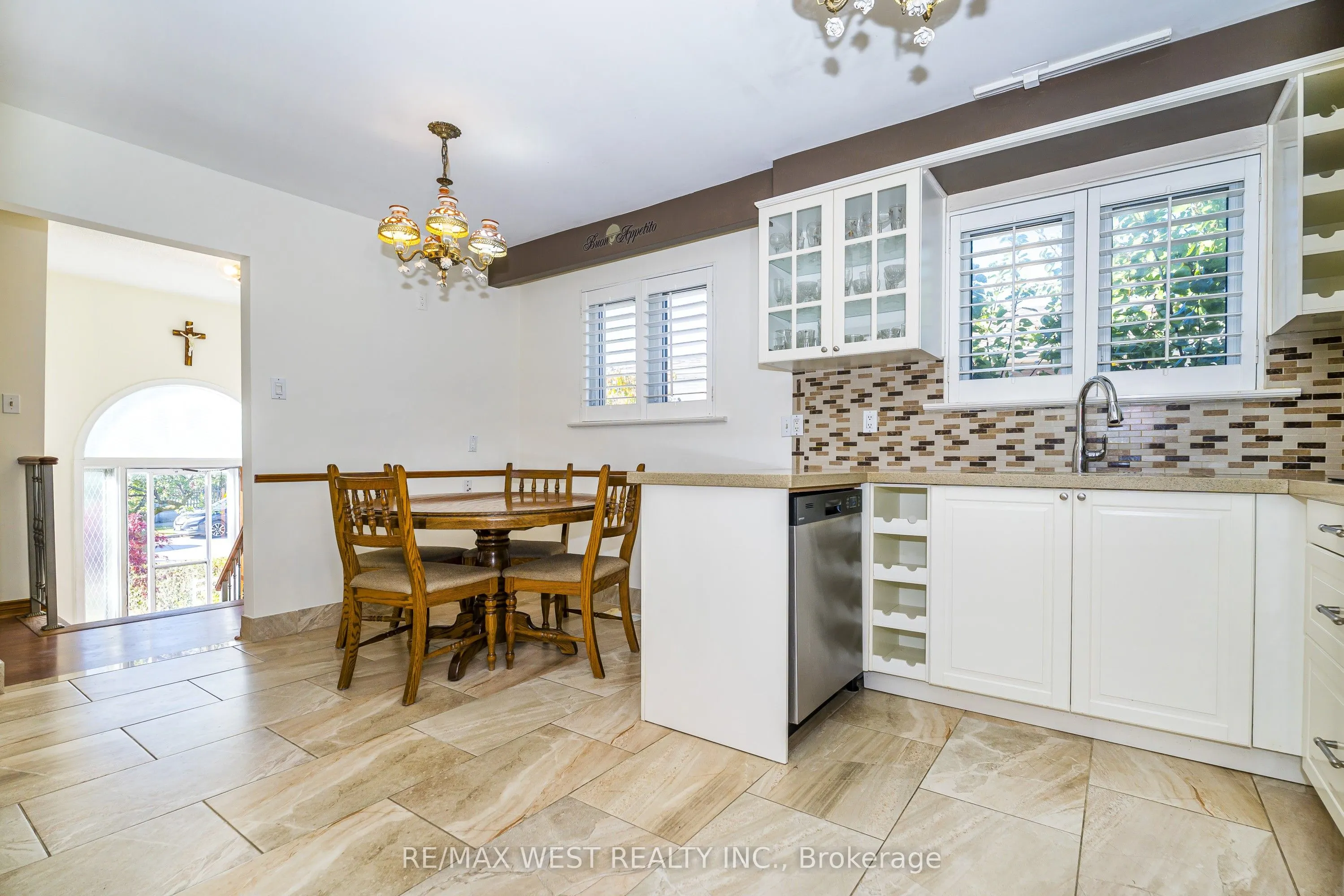 112 Harris Crescent
