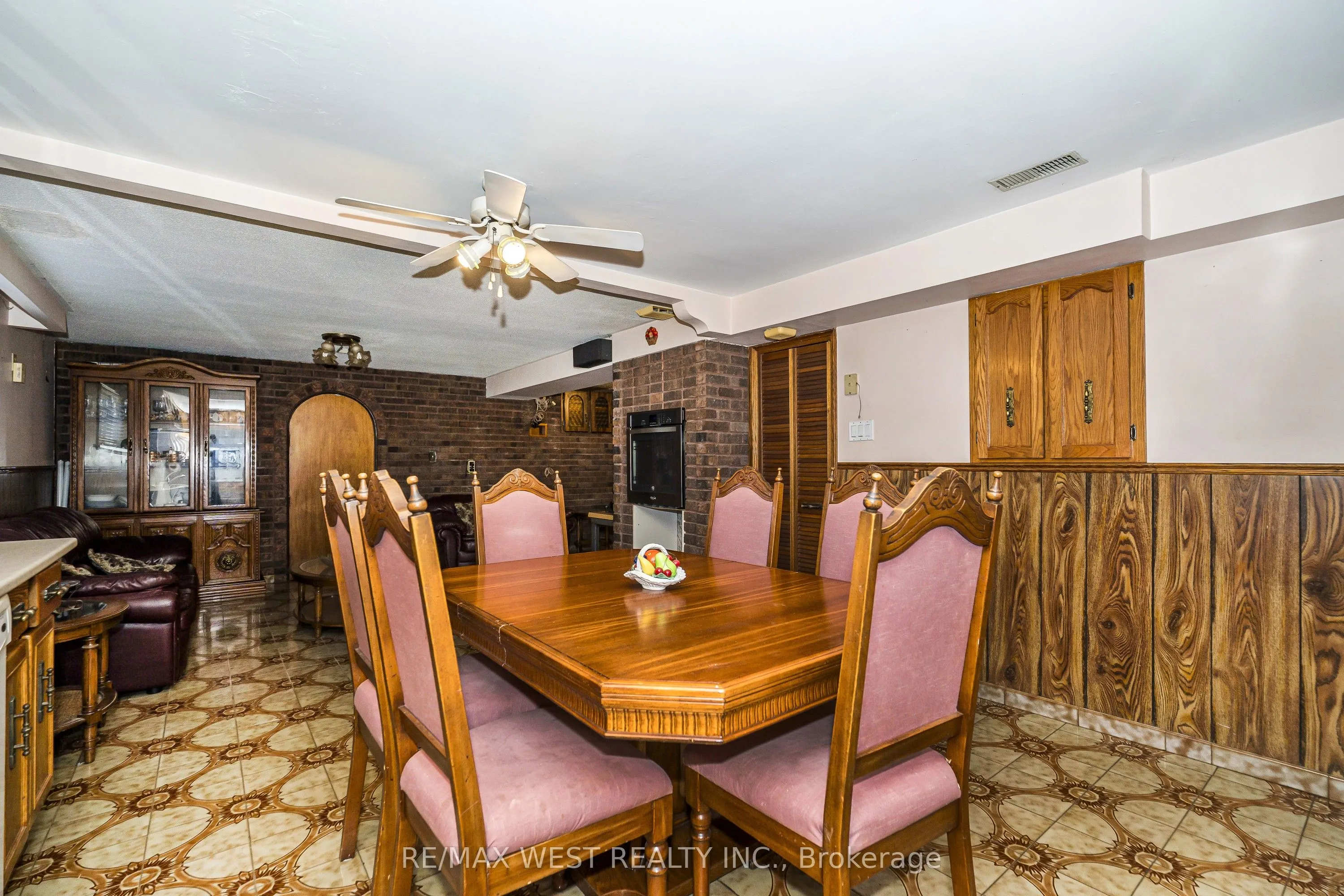 112 Harris Crescent