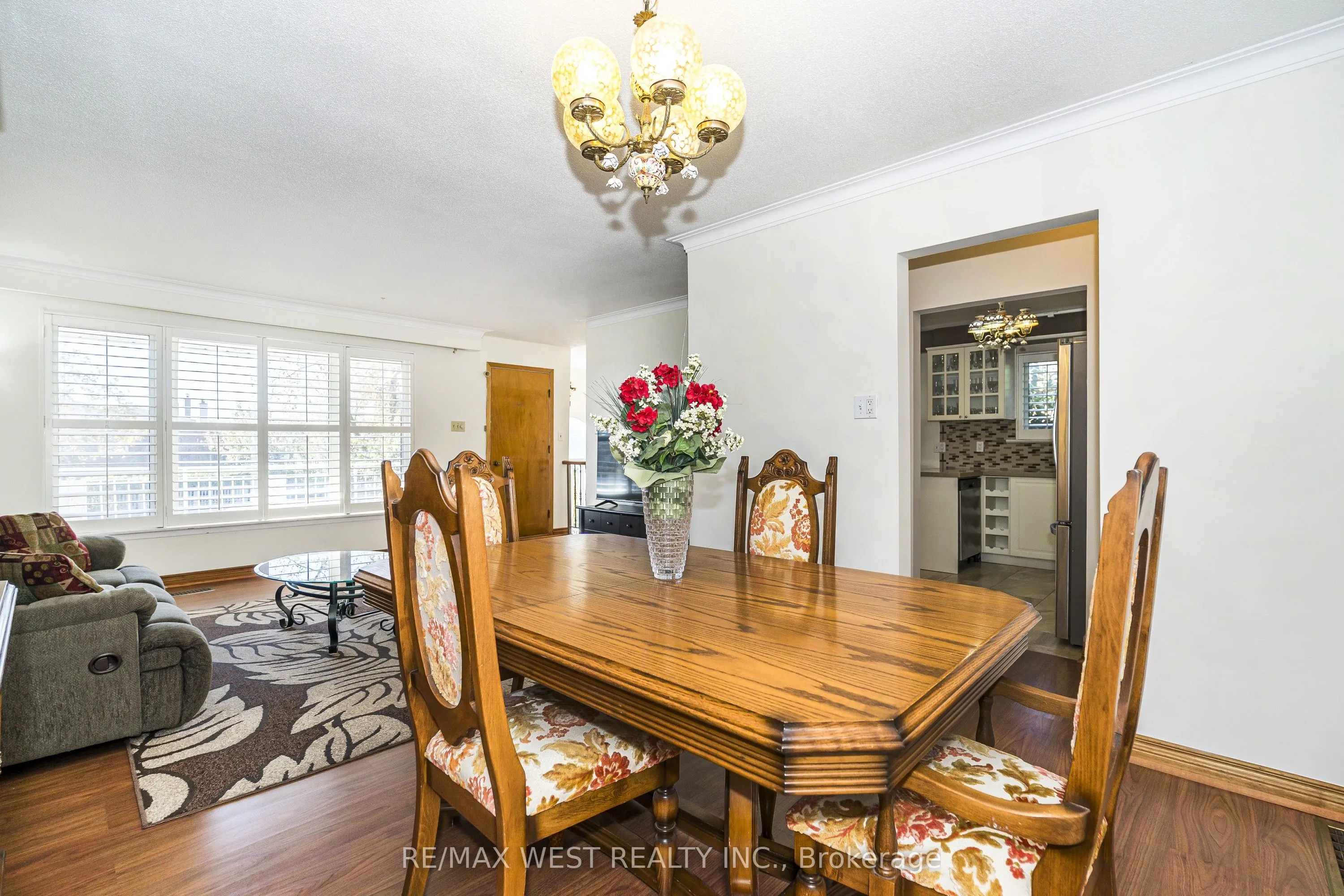 112 Harris Crescent