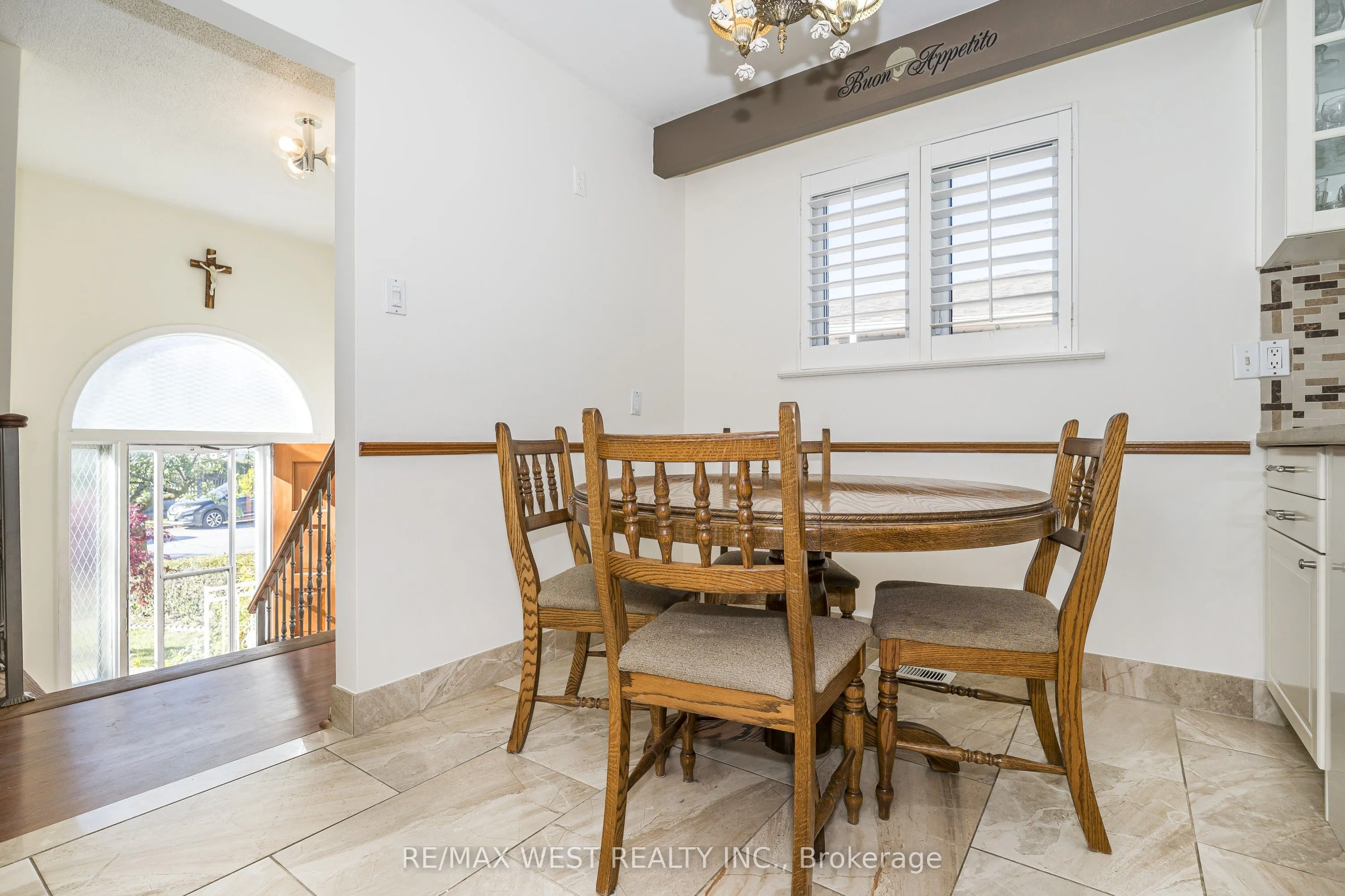 112 Harris Crescent