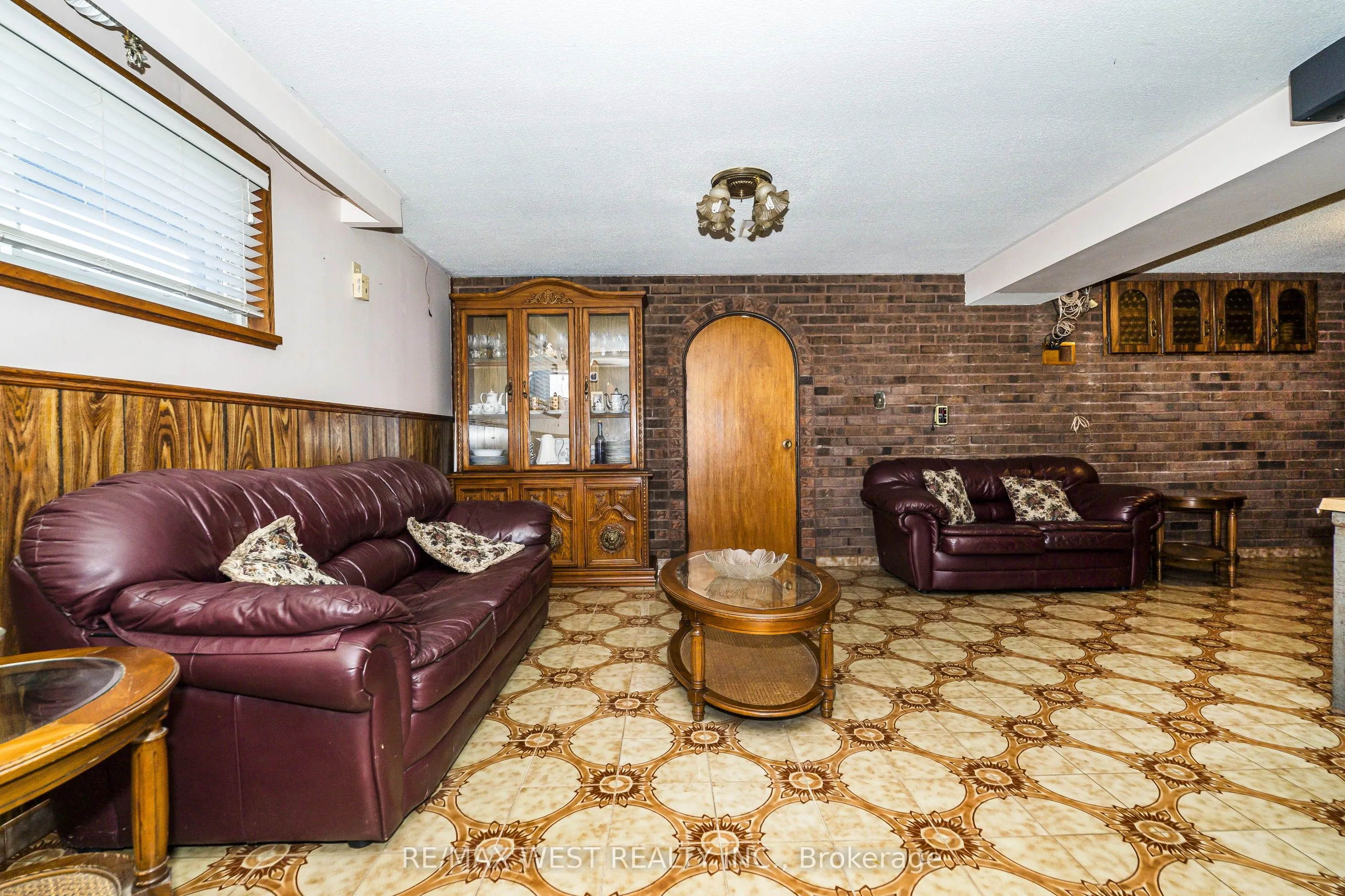 112 Harris Crescent