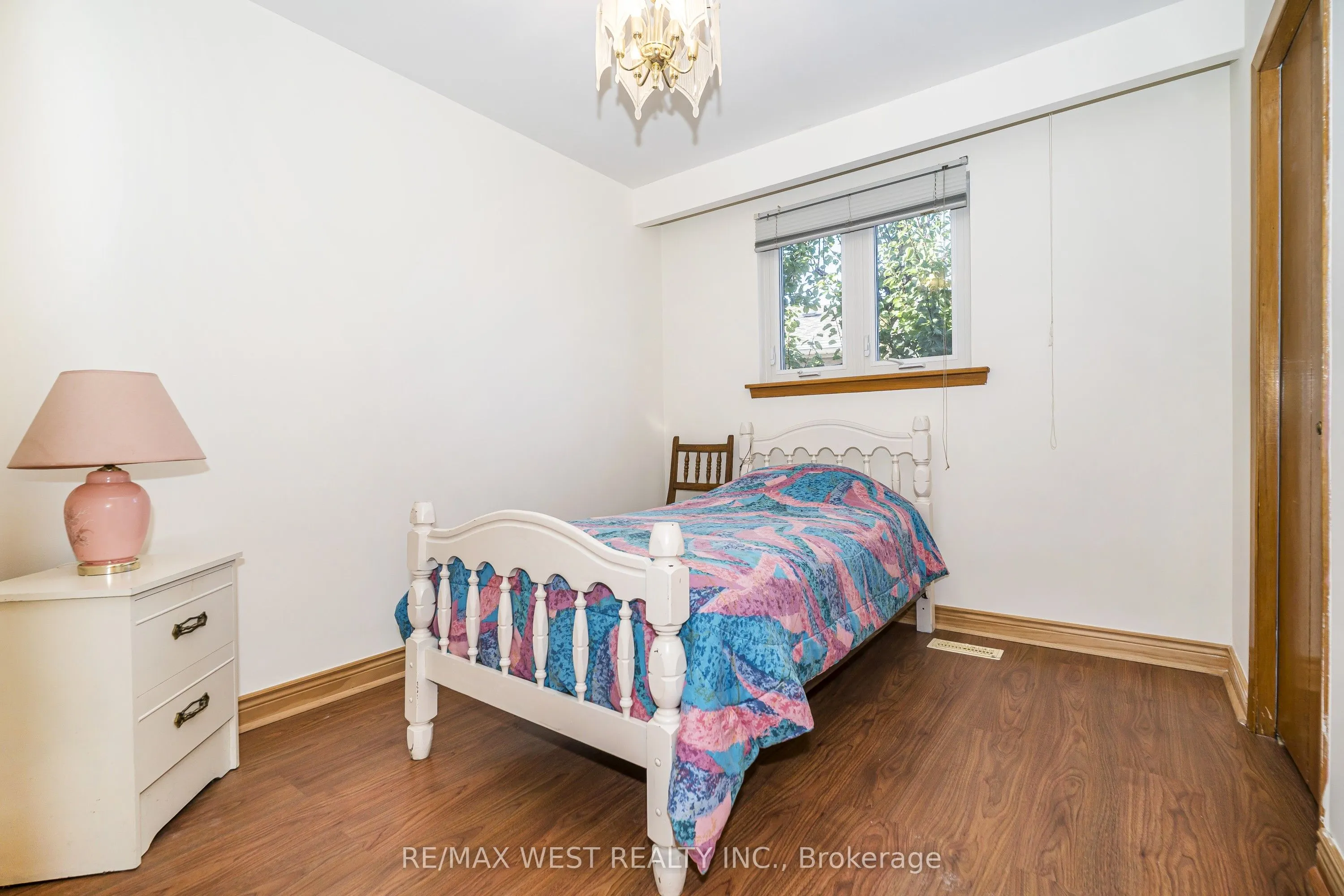 112 Harris Crescent