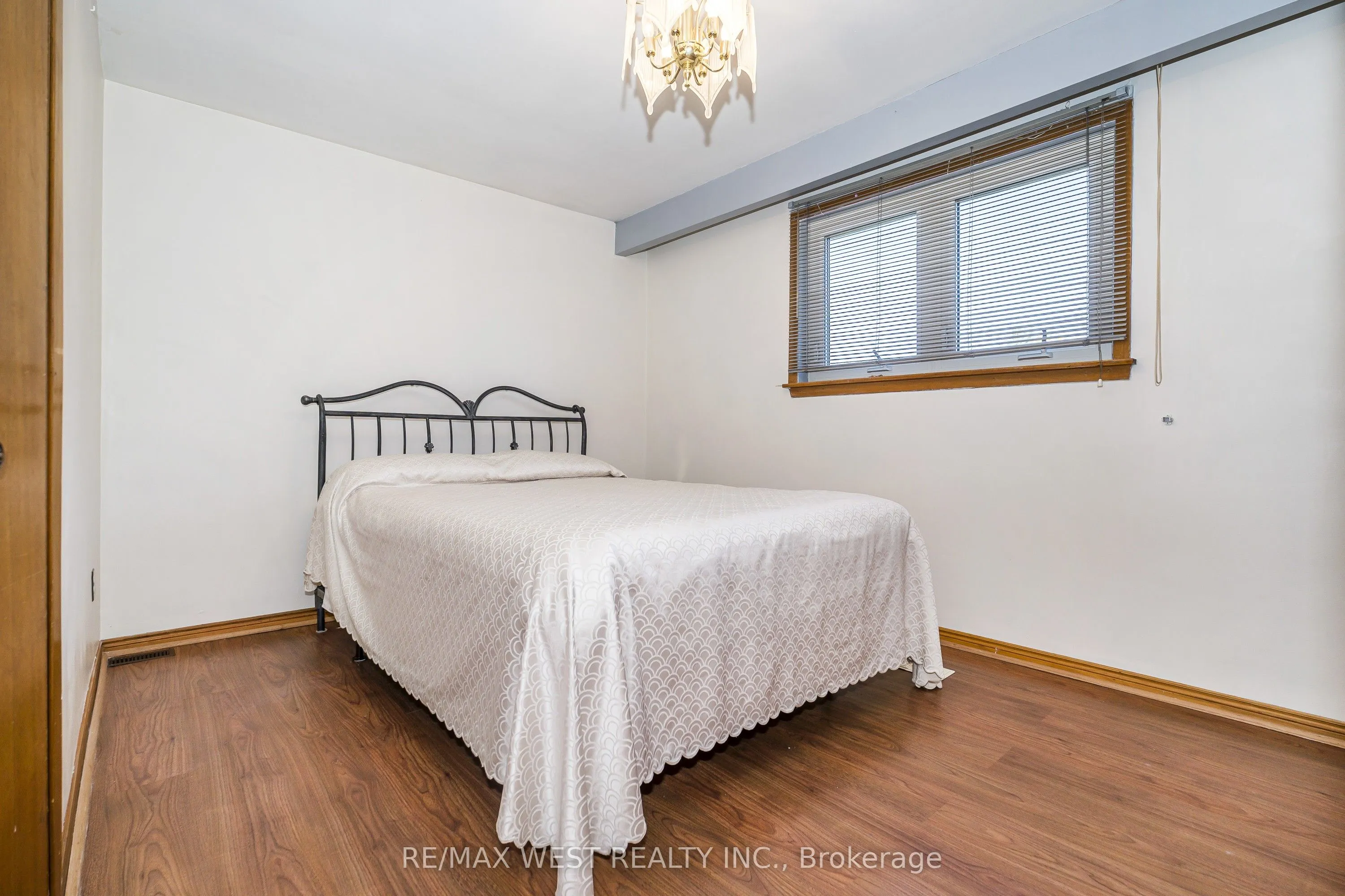 112 Harris Crescent