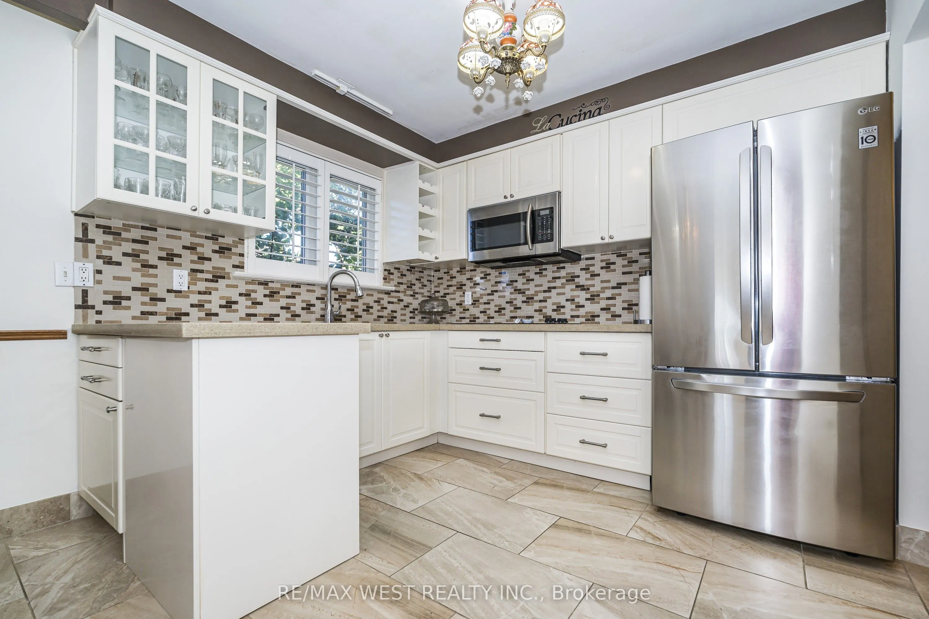 112 Harris Crescent