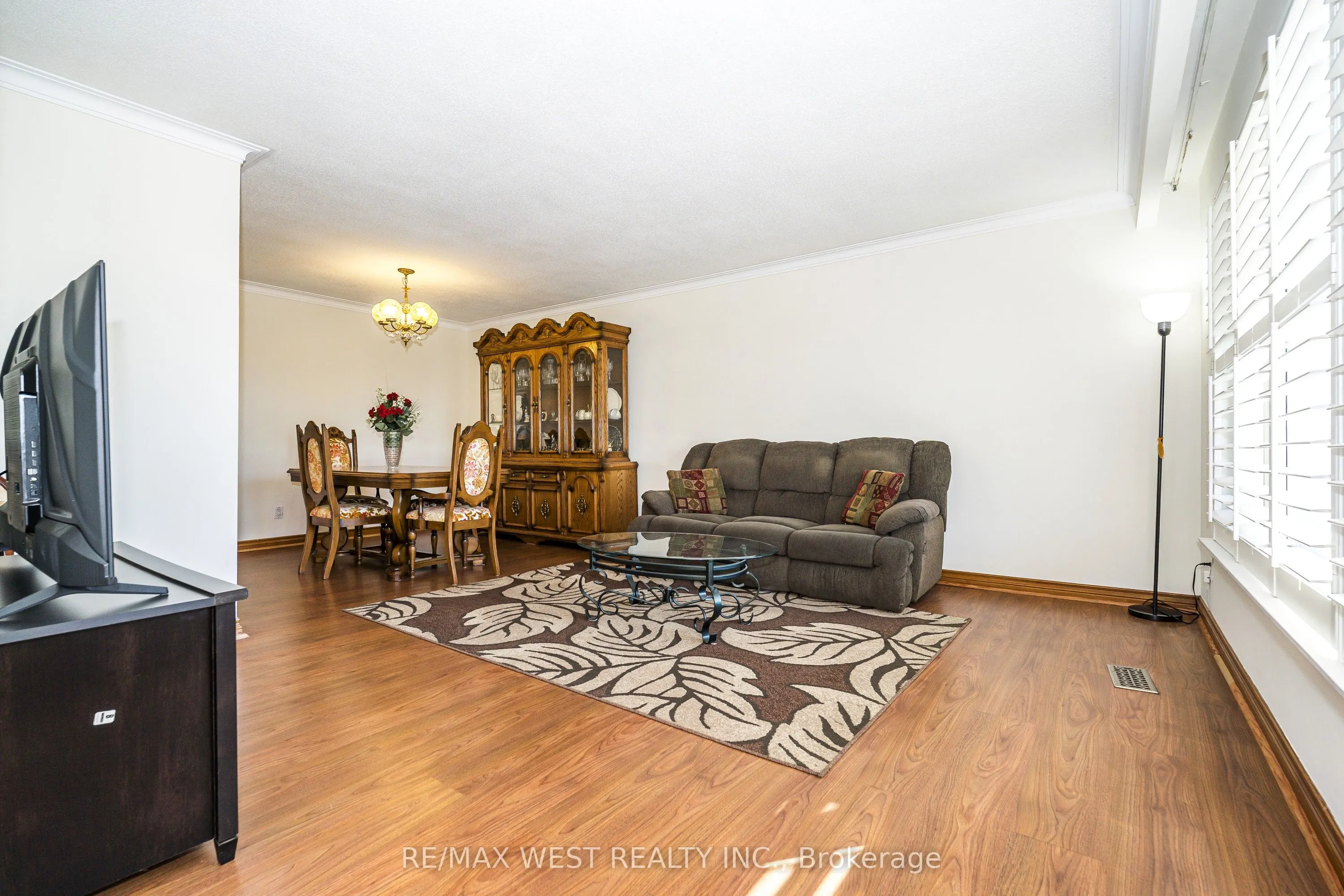 112 Harris Crescent
