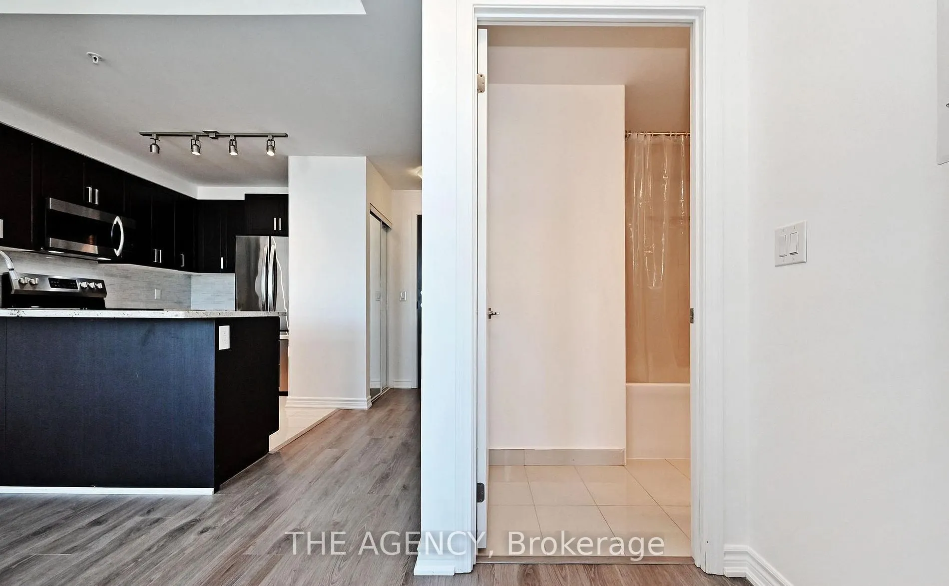 11611 Yonge Street #809
