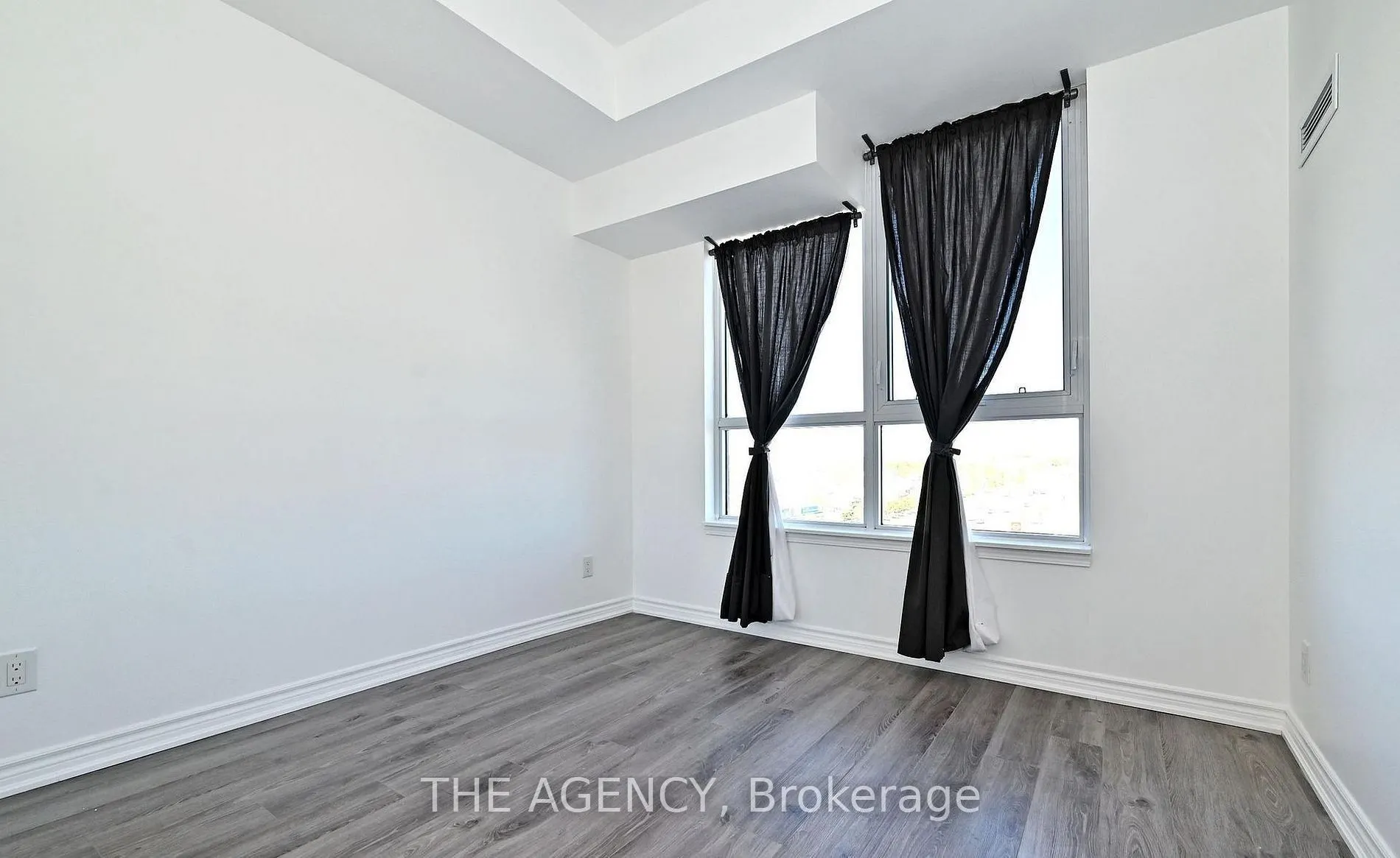 11611 Yonge Street #809