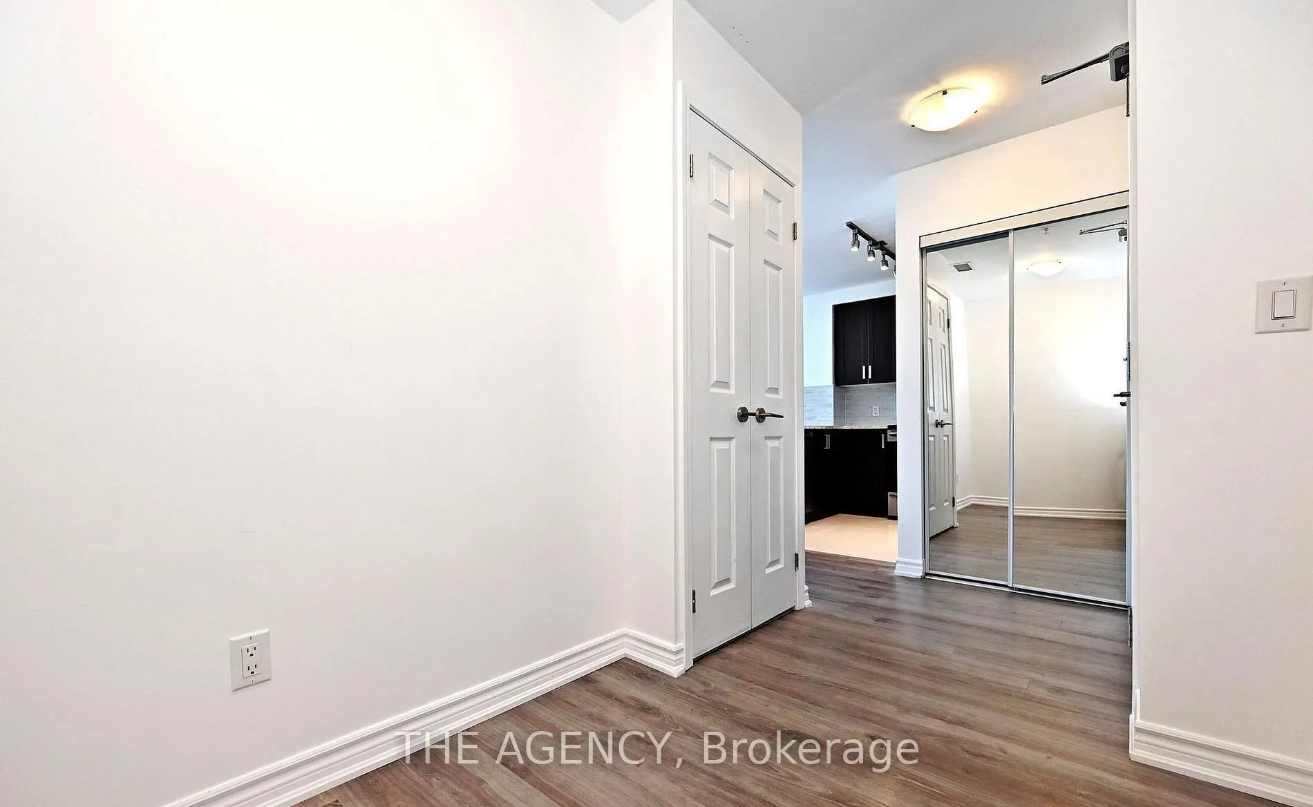 11611 Yonge Street #809
