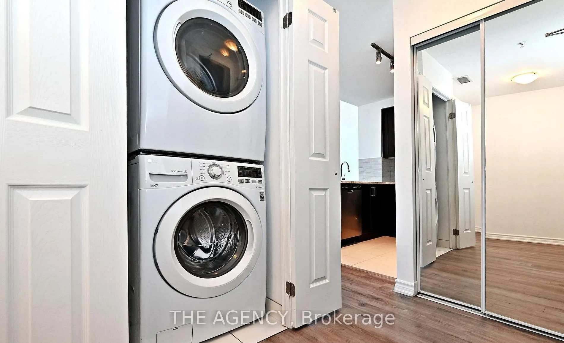 11611 Yonge Street #809