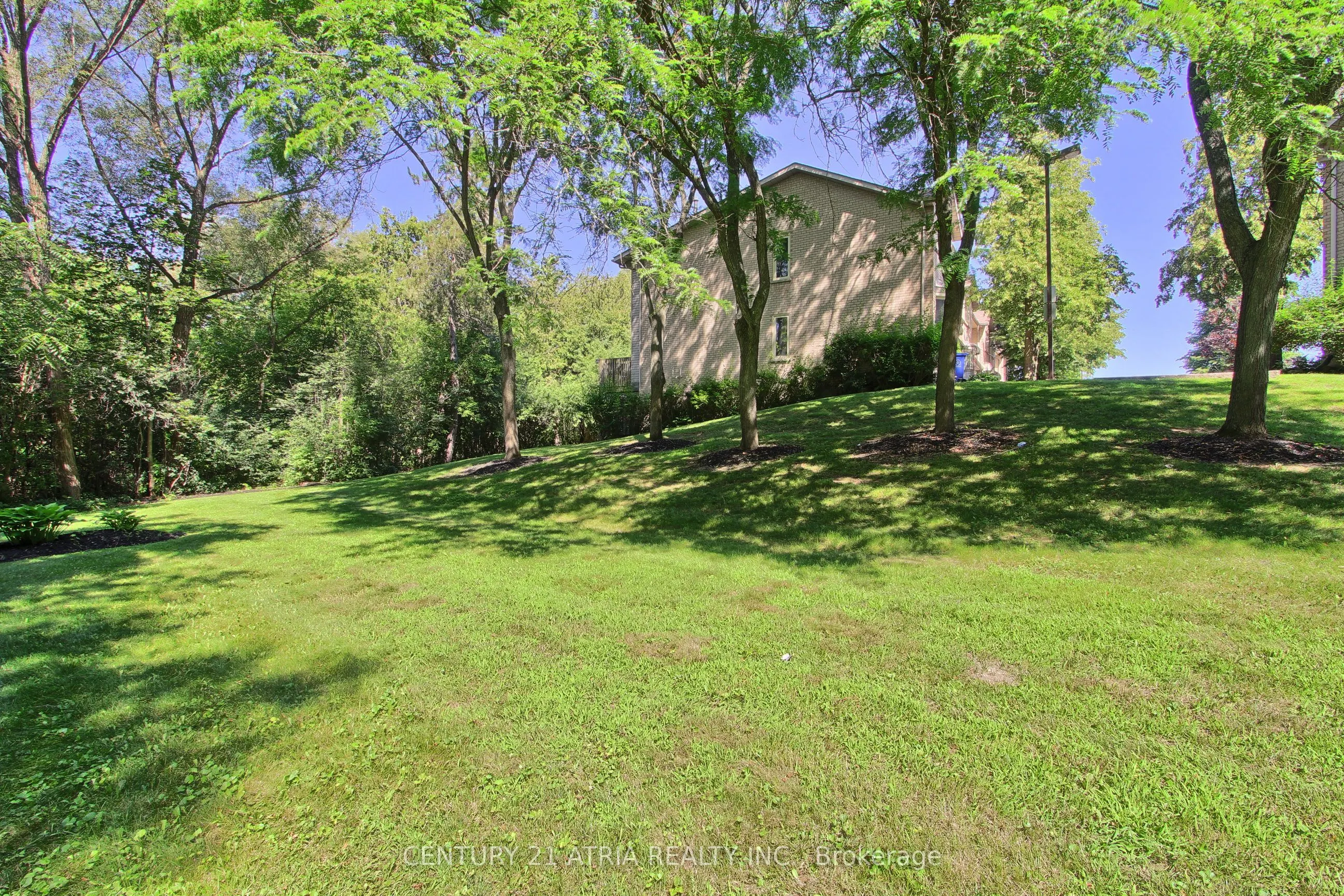 27 Anderson Place #11