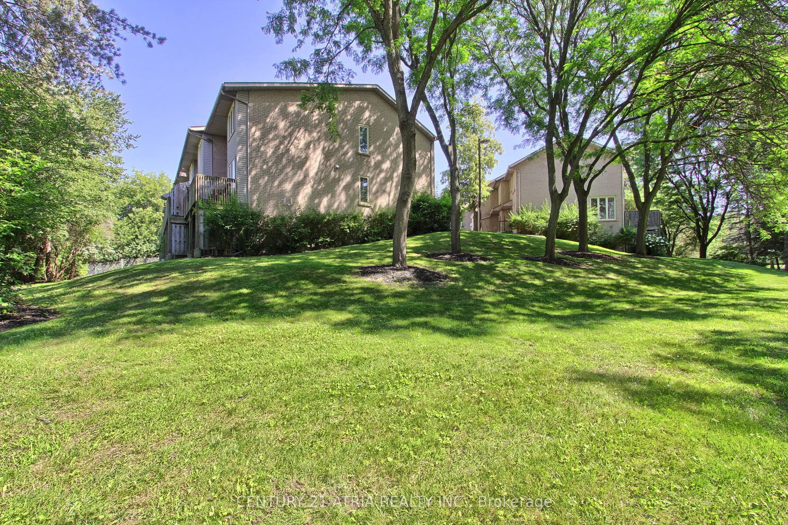 27 Anderson Place #11