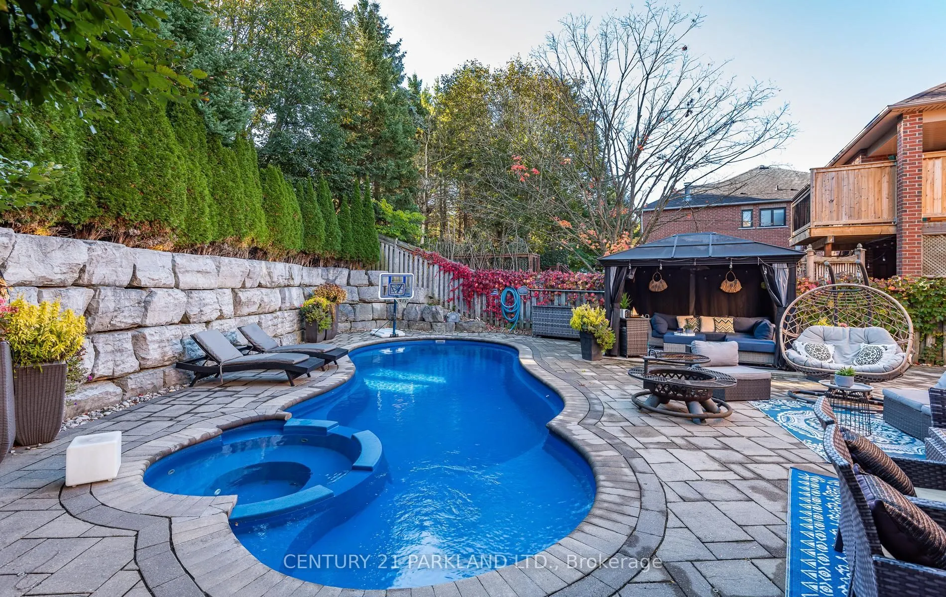 164 Carlyle Crescent
