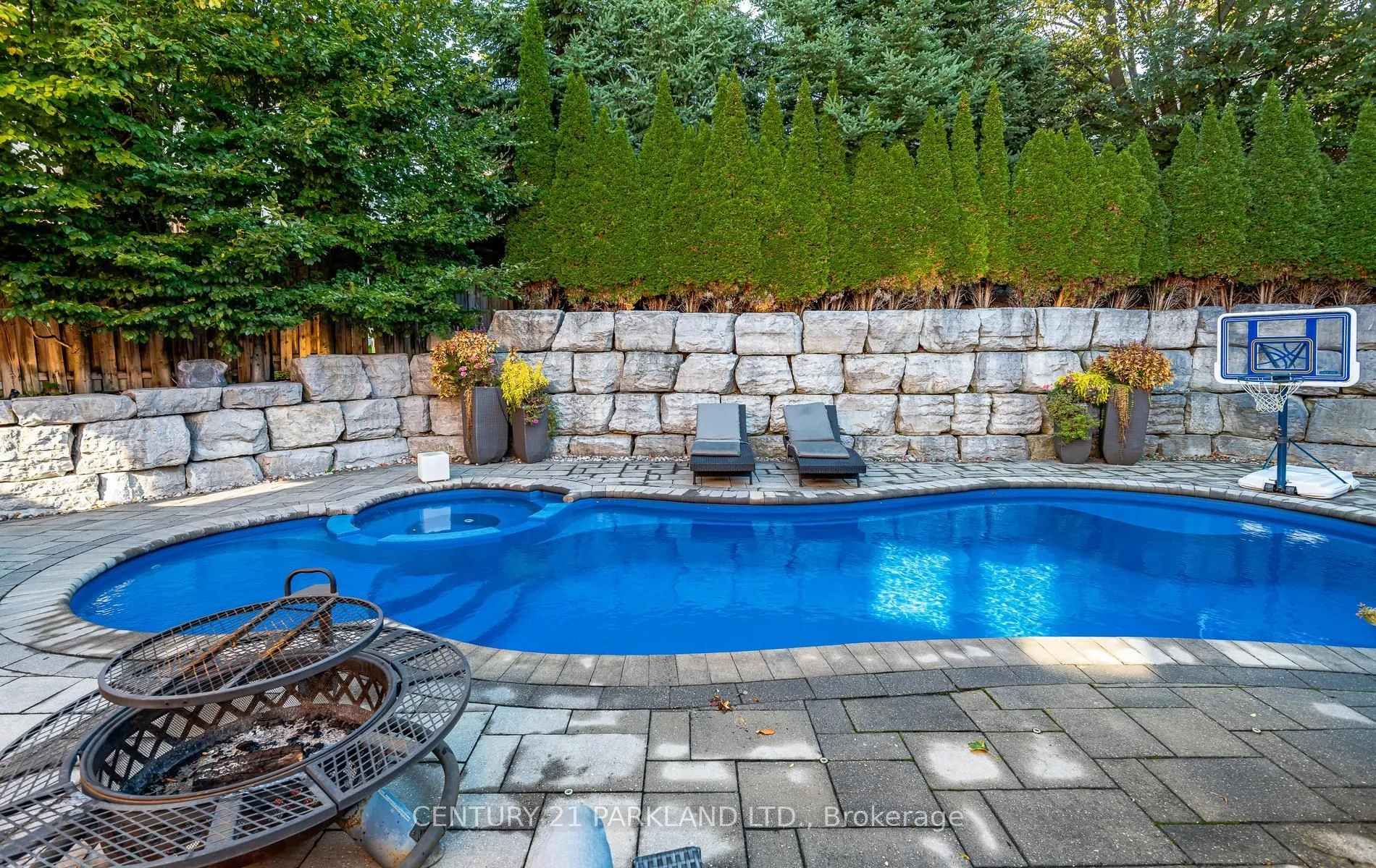 164 Carlyle Crescent