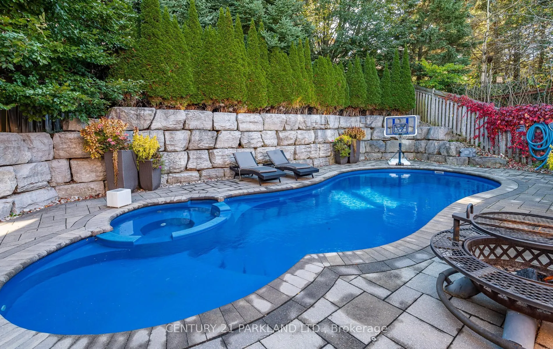 164 Carlyle Crescent