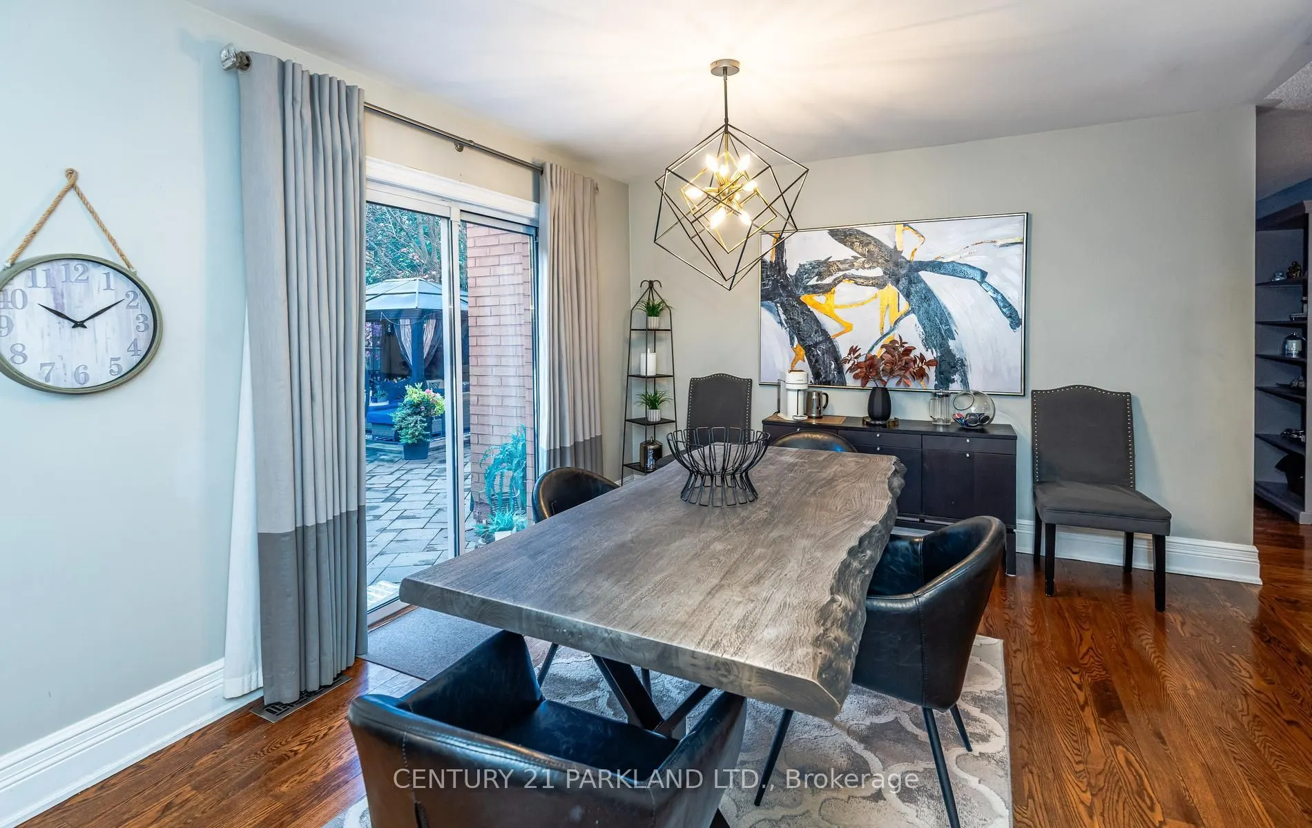 164 Carlyle Crescent