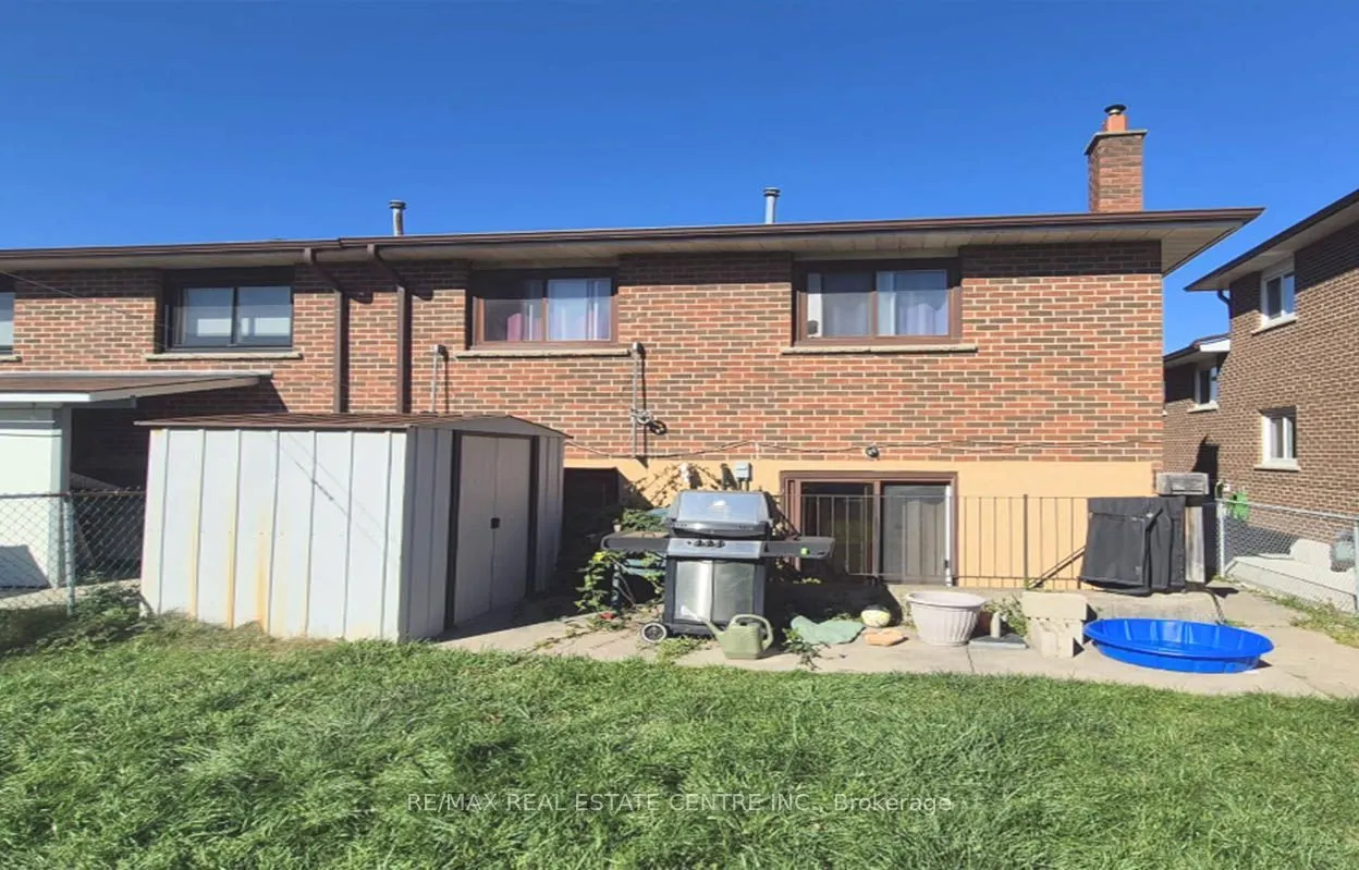 11 Albany Drive