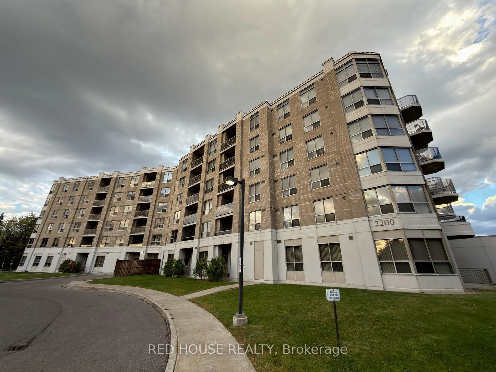 2200 John Street #208